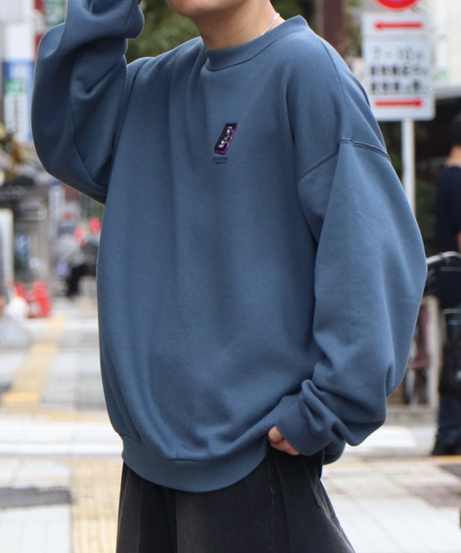 ヘッドホンガール イラストバックプリント / ワンポイント刺繍 ビッグシルエット プルオーバースウェット