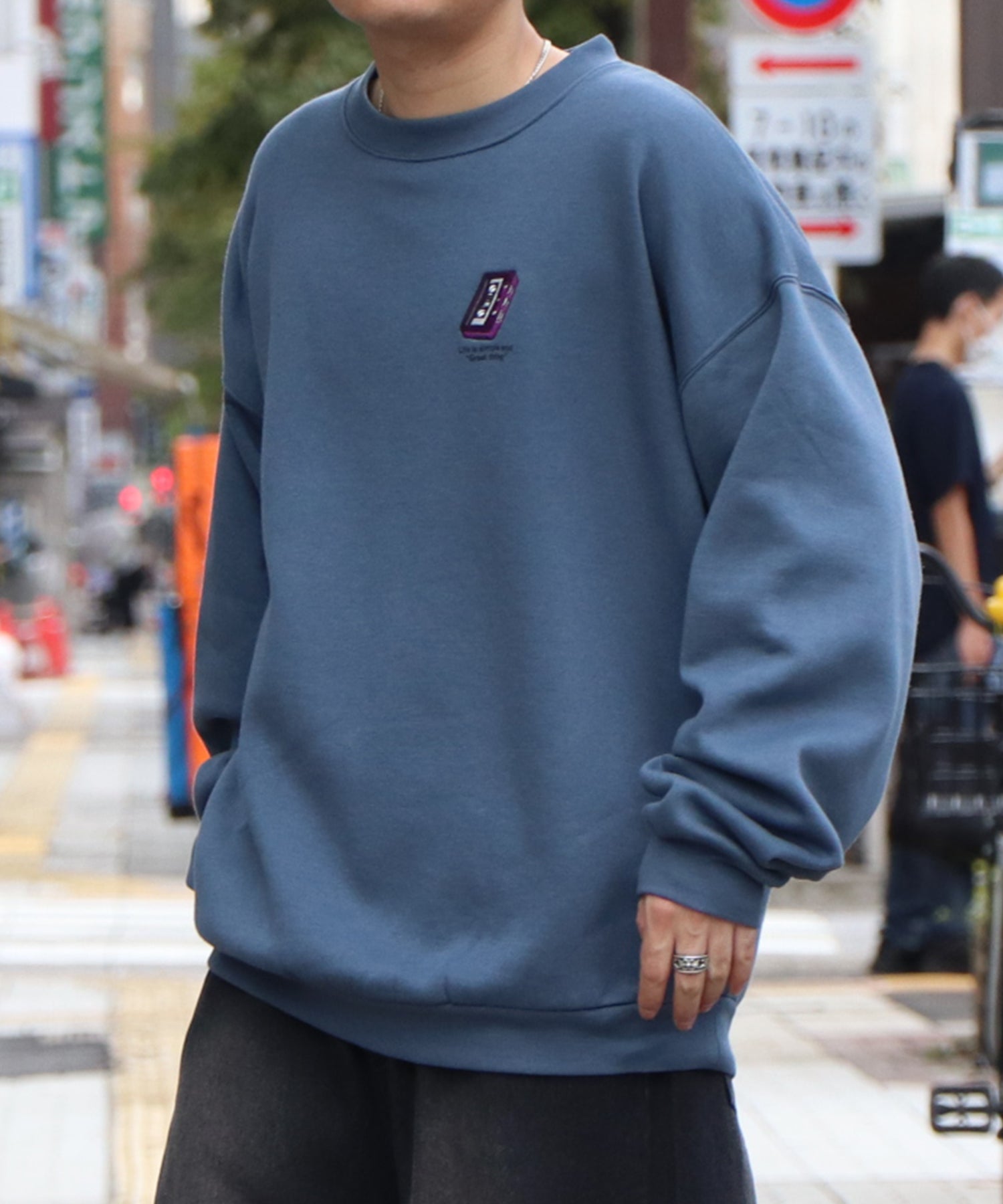 ヘッドホンガール イラストバックプリント / ワンポイント刺繍 ビッグシルエット プルオーバースウェット