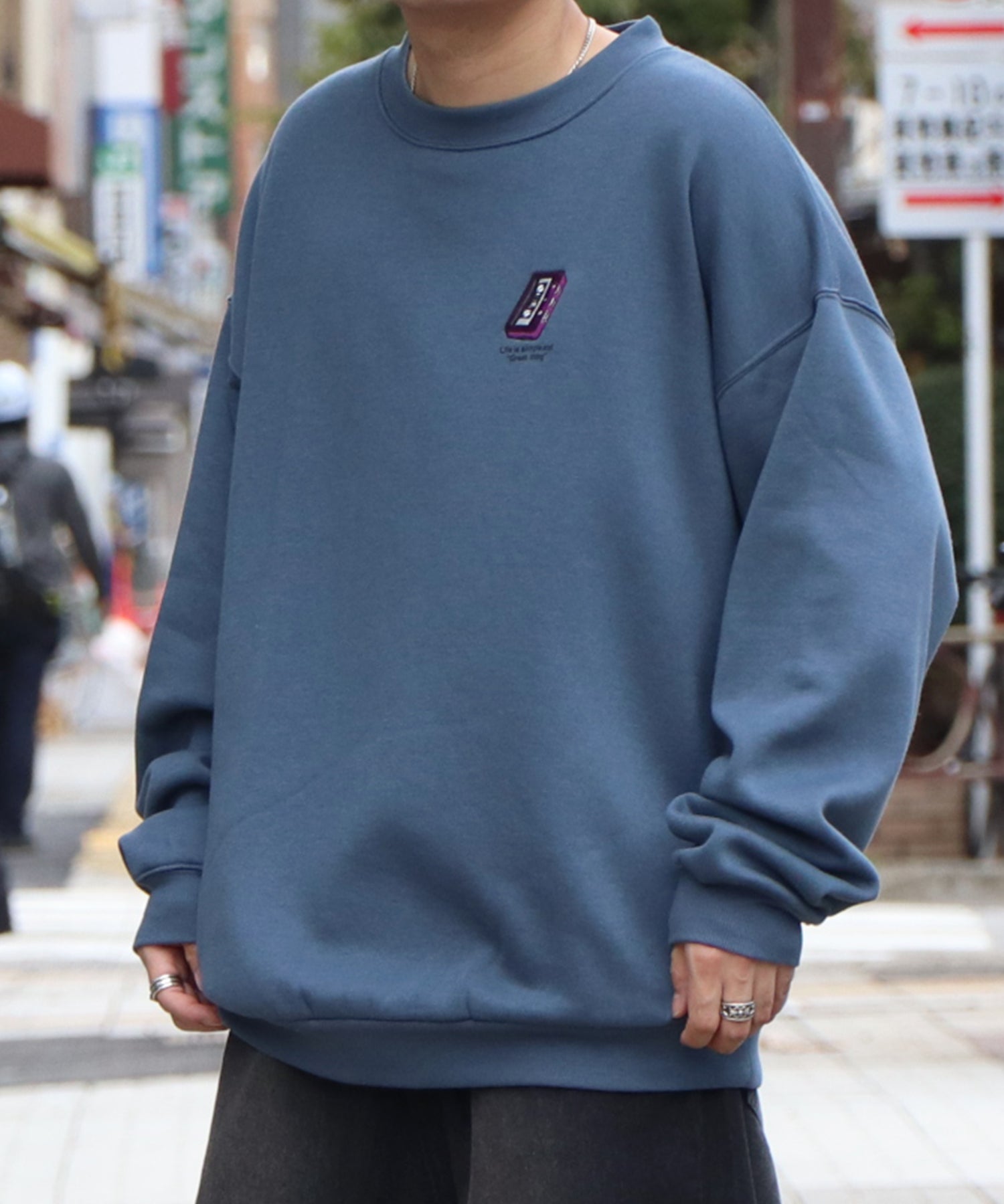 ヘッドホンガール イラストバックプリント / ワンポイント刺繍 ビッグシルエット プルオーバースウェット