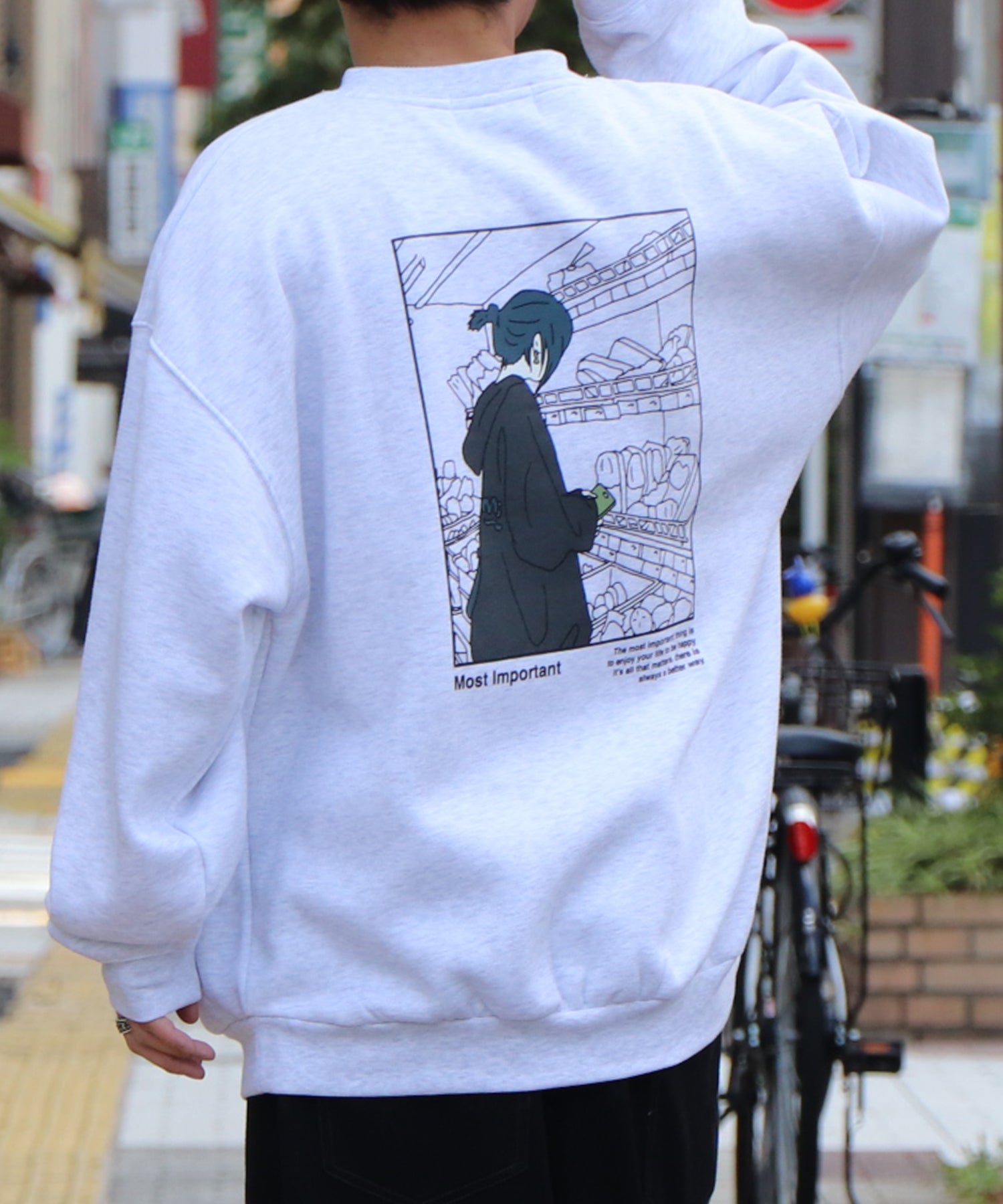マーケットガール イラストバックプリント / ワンポイント刺繍 ビッグシルエット プルオーバースウェット