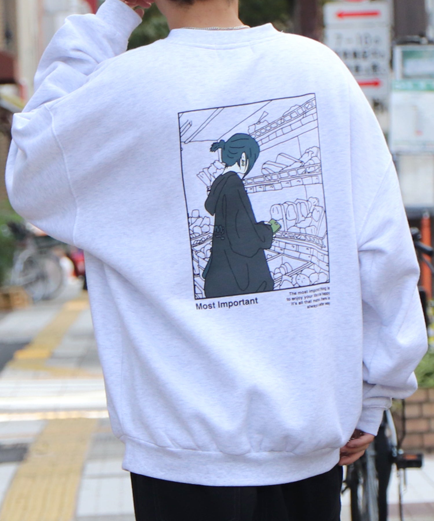 マーケットガール イラストバックプリント / ワンポイント刺繍 ビッグシルエット プルオーバースウェット