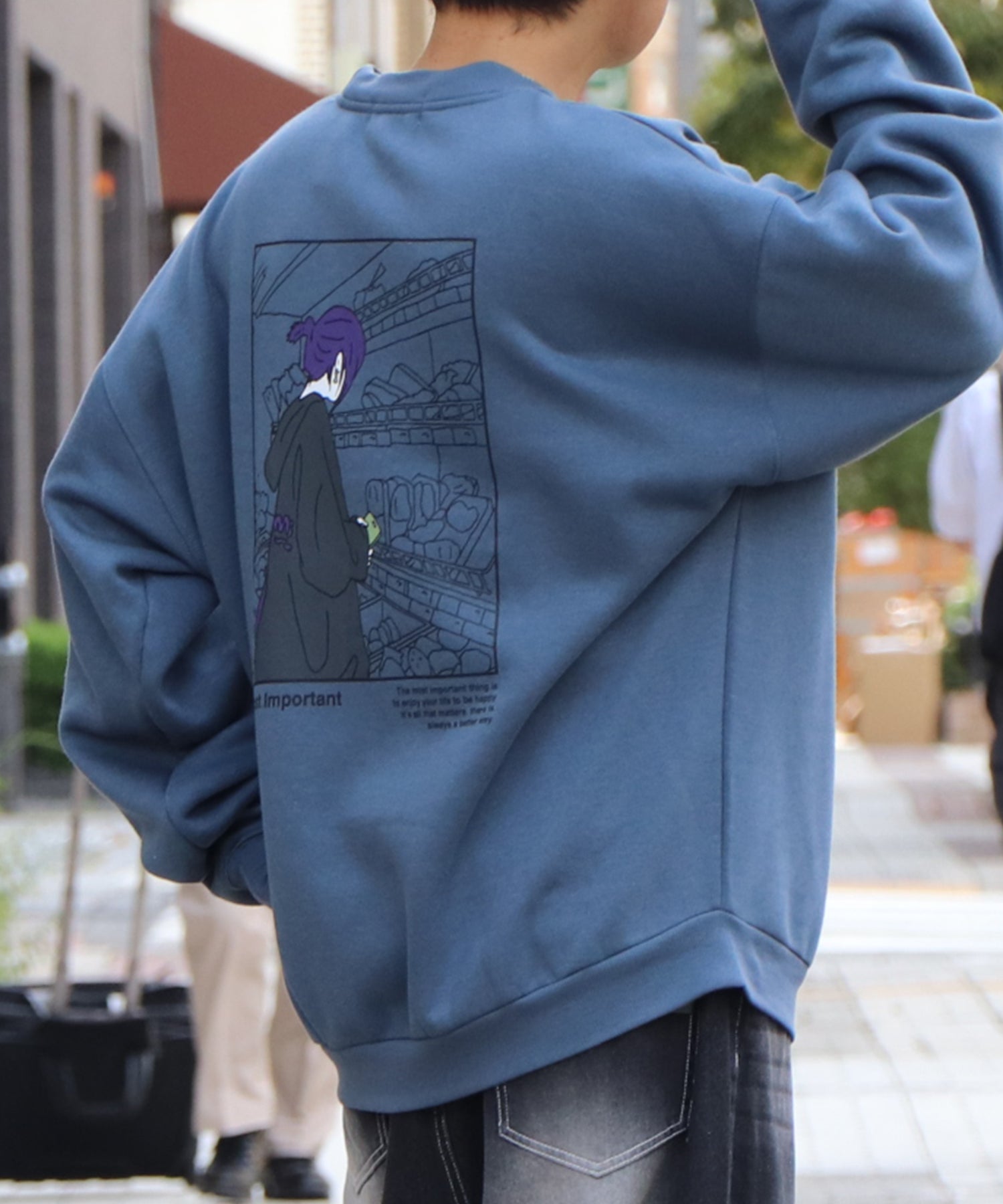 マーケットガール イラストバックプリント / ワンポイント刺繍 ビッグシルエット プルオーバースウェット