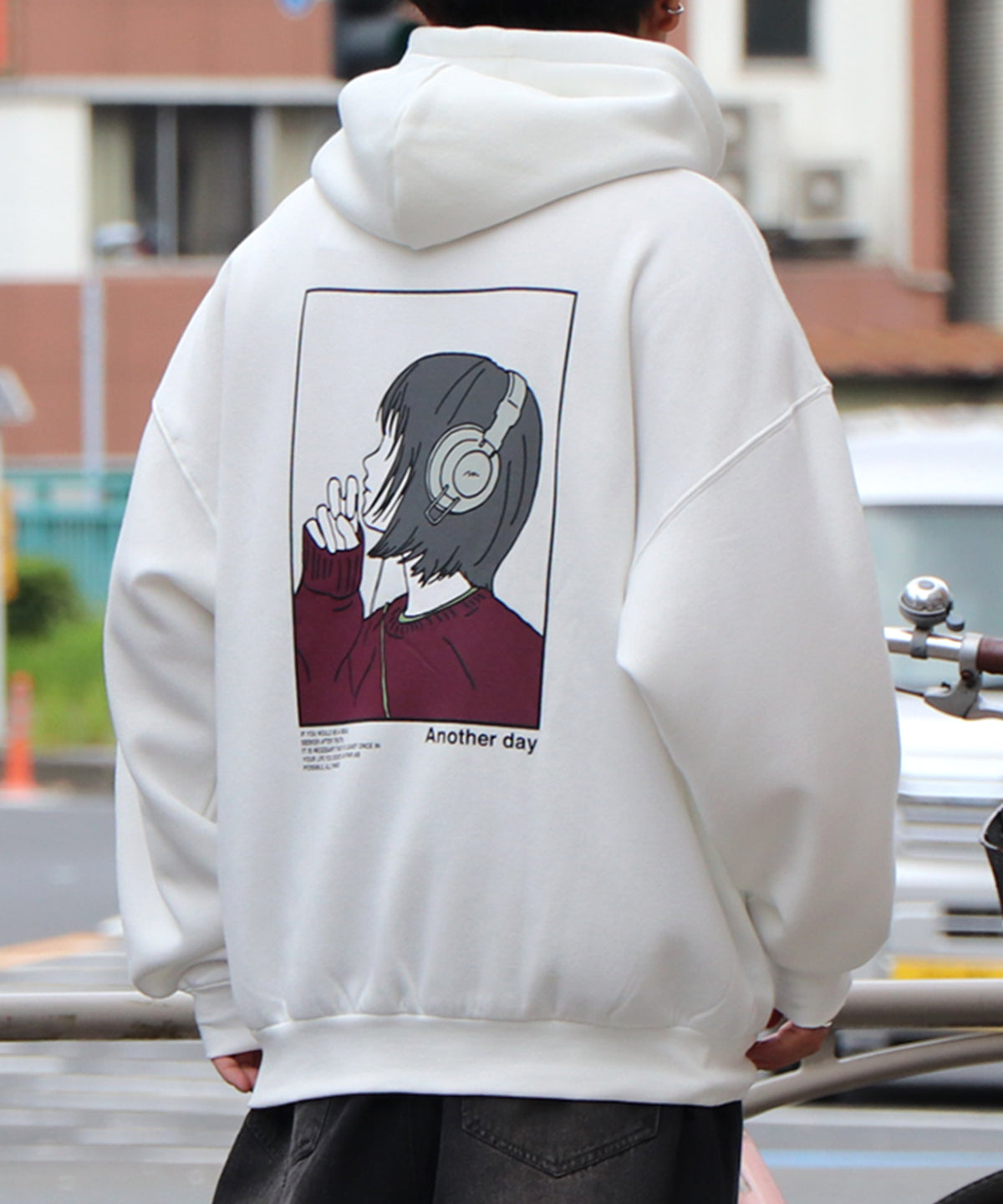 ヘッドホンガール イラストバックプリント / ワンポイント刺繍 ビッグシルエット プルオーバーパーカー