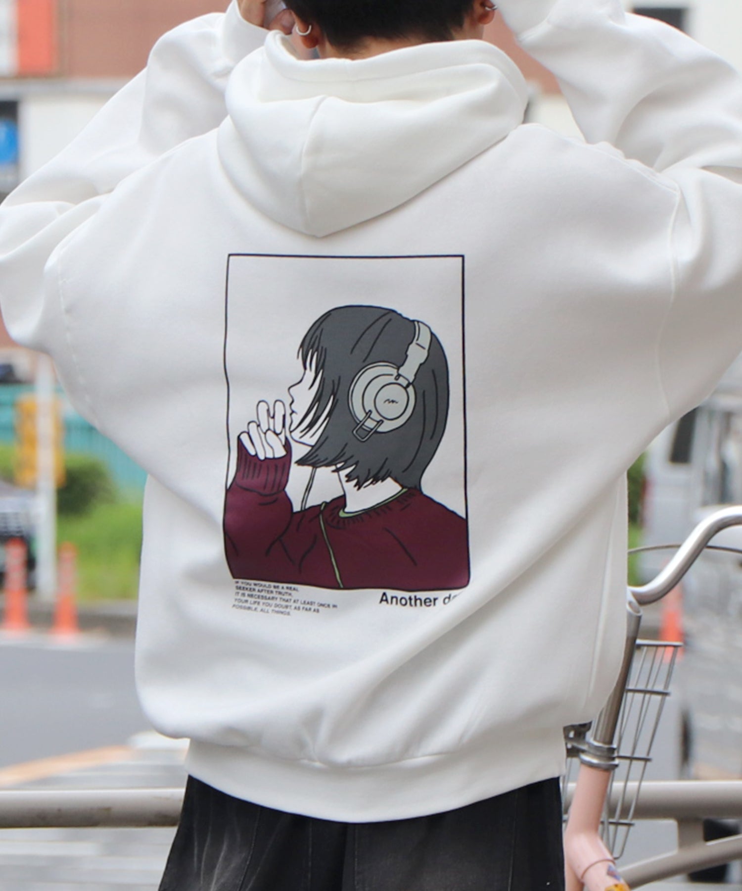 ヘッドホンガール イラストバックプリント / ワンポイント刺繍 ビッグシルエット プルオーバーパーカー