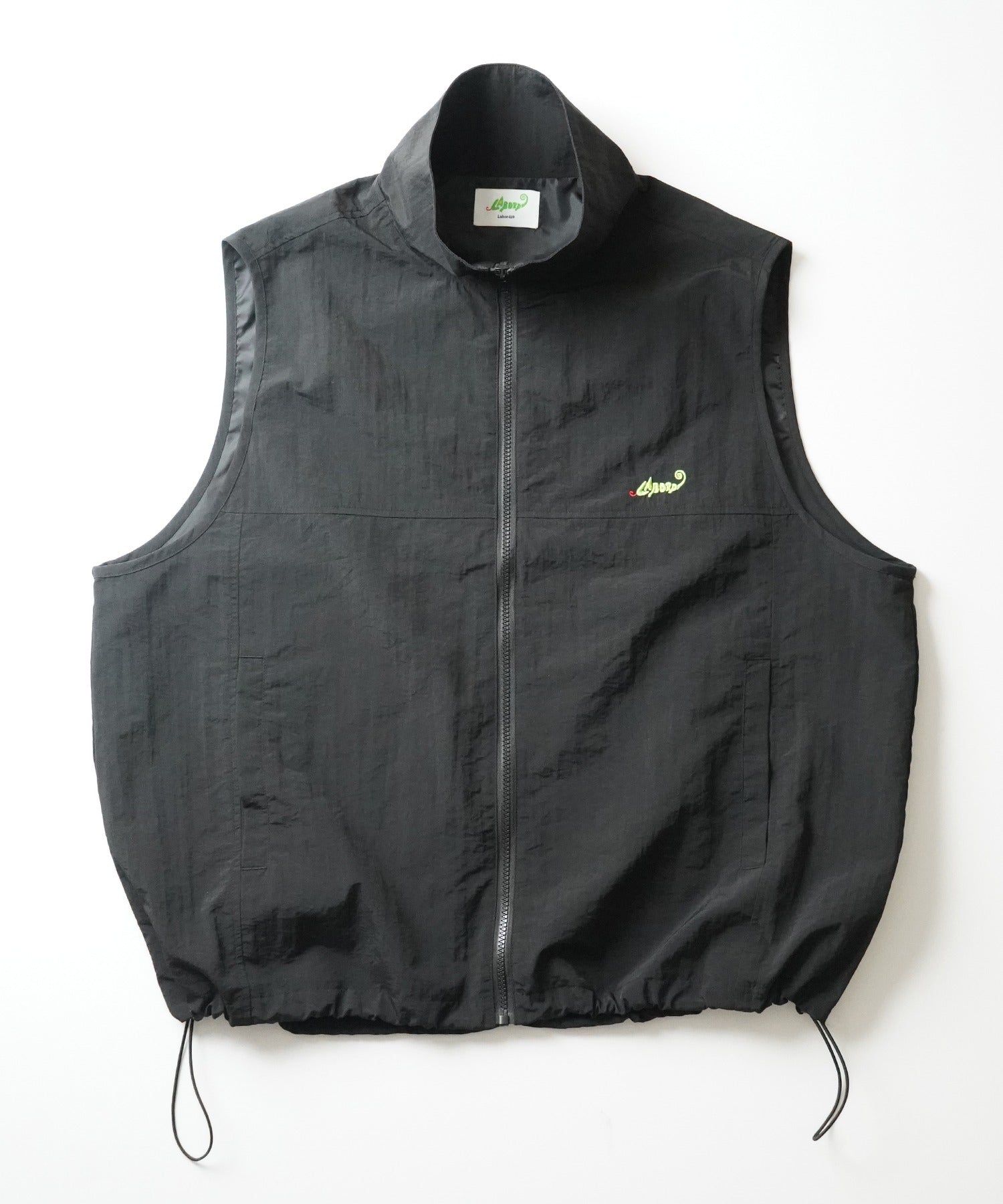 【Labordi】ビッグシルエット ワンポイント刺繍 ドロスト付キ フルジップナイロンベスト