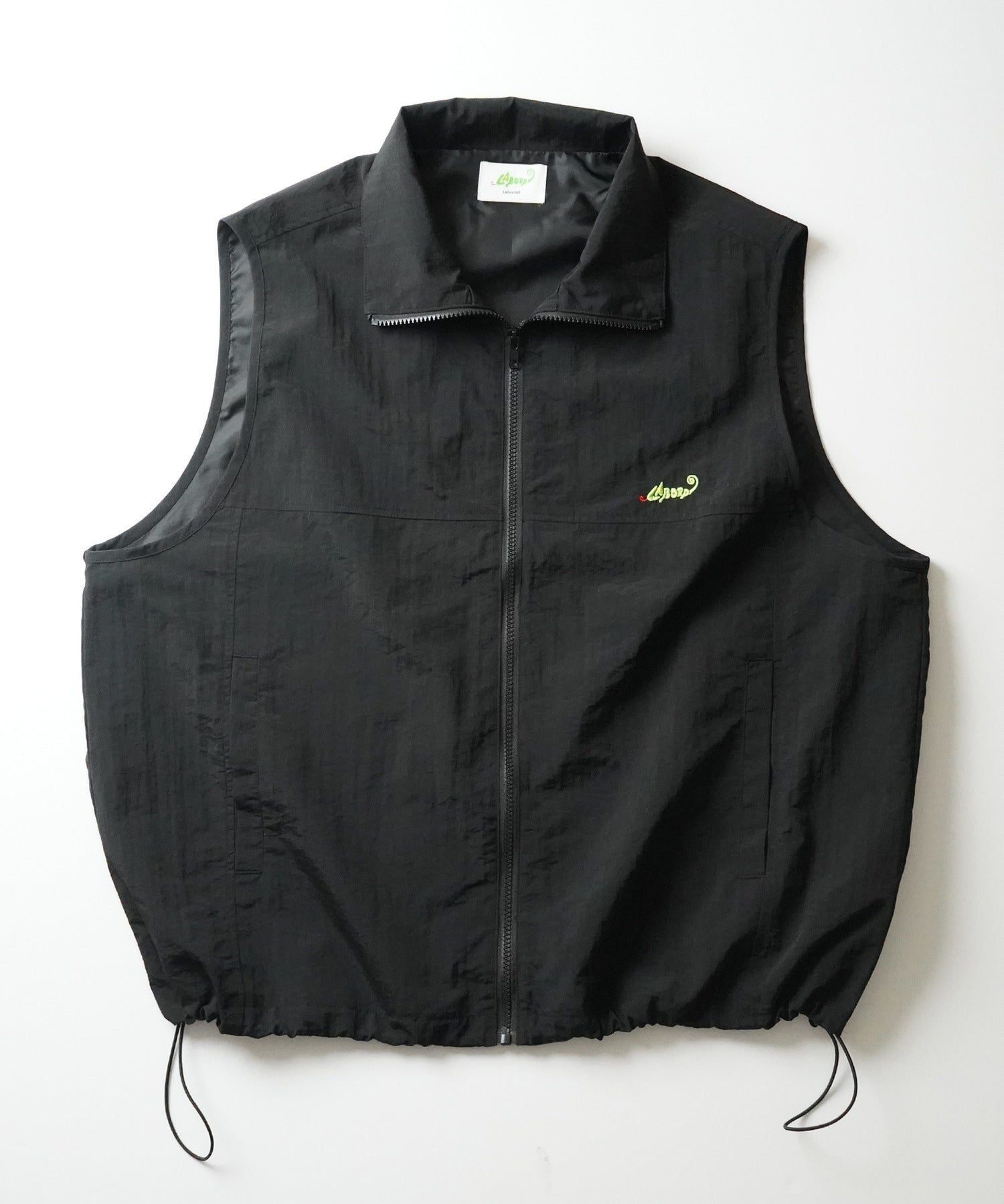 【Labordi】ビッグシルエット ワンポイント刺繍 ドロスト付キ フルジップナイロンベスト