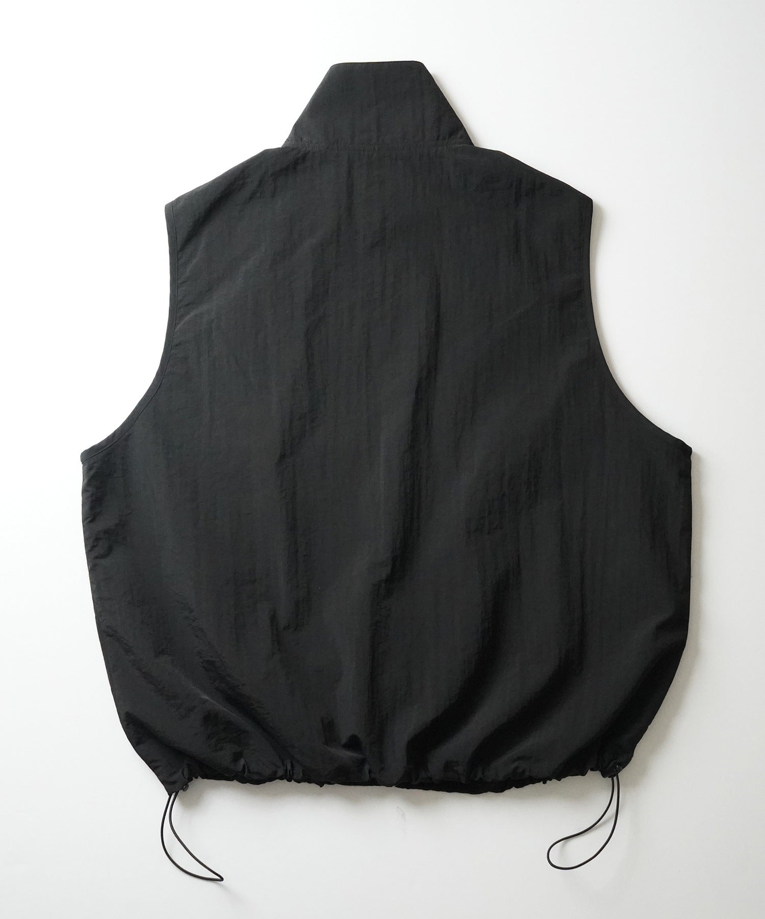 【Labordi】ビッグシルエット ワンポイント刺繍 ドロスト付キ フルジップナイロンベスト