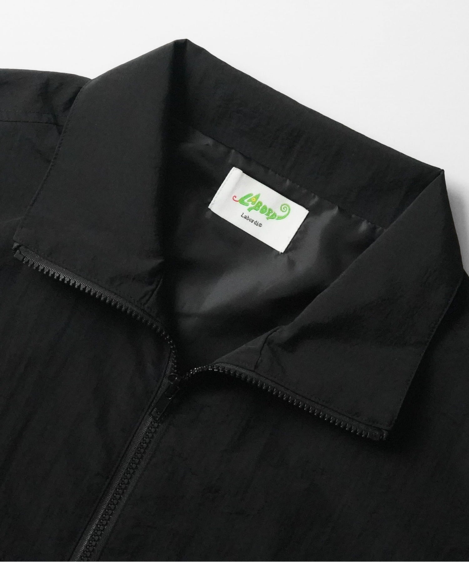 【Labordi】ビッグシルエット ワンポイント刺繍 ドロスト付キ フルジップナイロンベスト