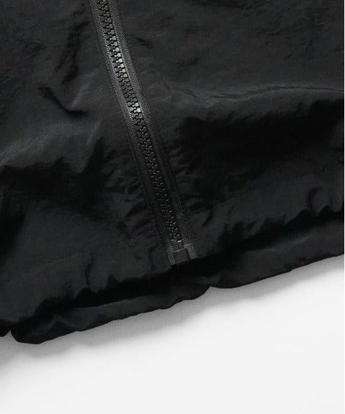【Labordi】ビッグシルエット ワンポイント刺繍 ドロスト付キ フルジップナイロンベスト