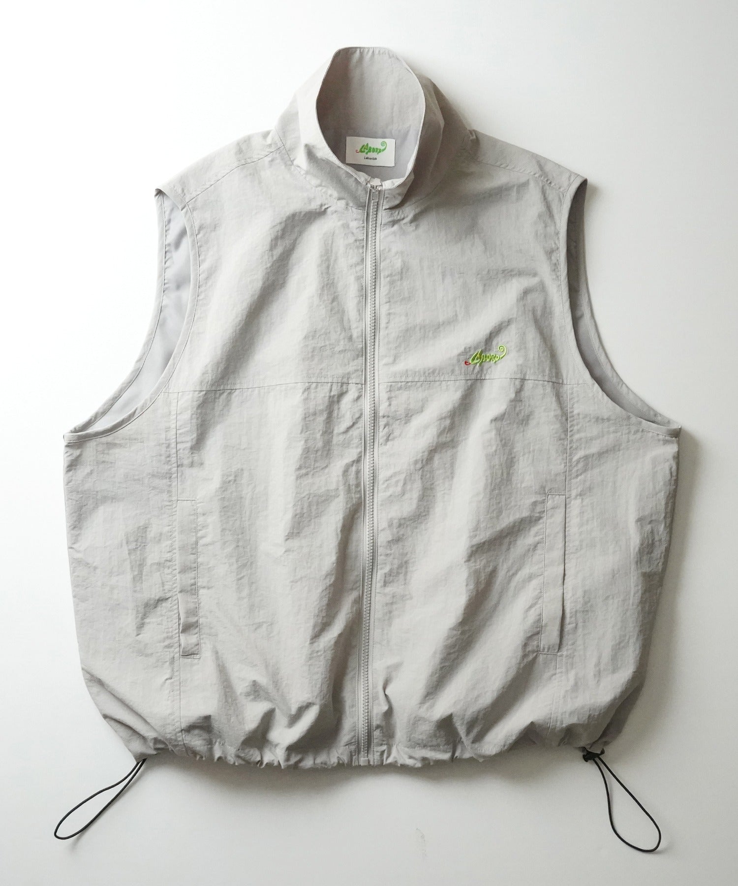 【Labordi】ビッグシルエット ワンポイント刺繍 ドロスト付キ フルジップナイロンベスト