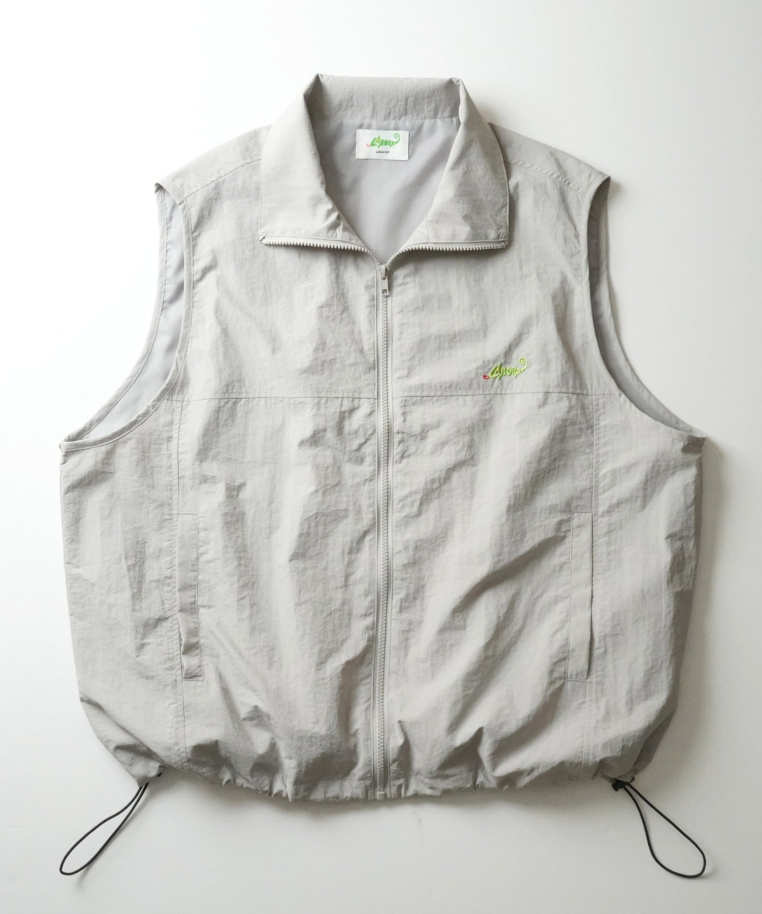 【Labordi】ビッグシルエット ワンポイント刺繍 ドロスト付キ フルジップナイロンベスト