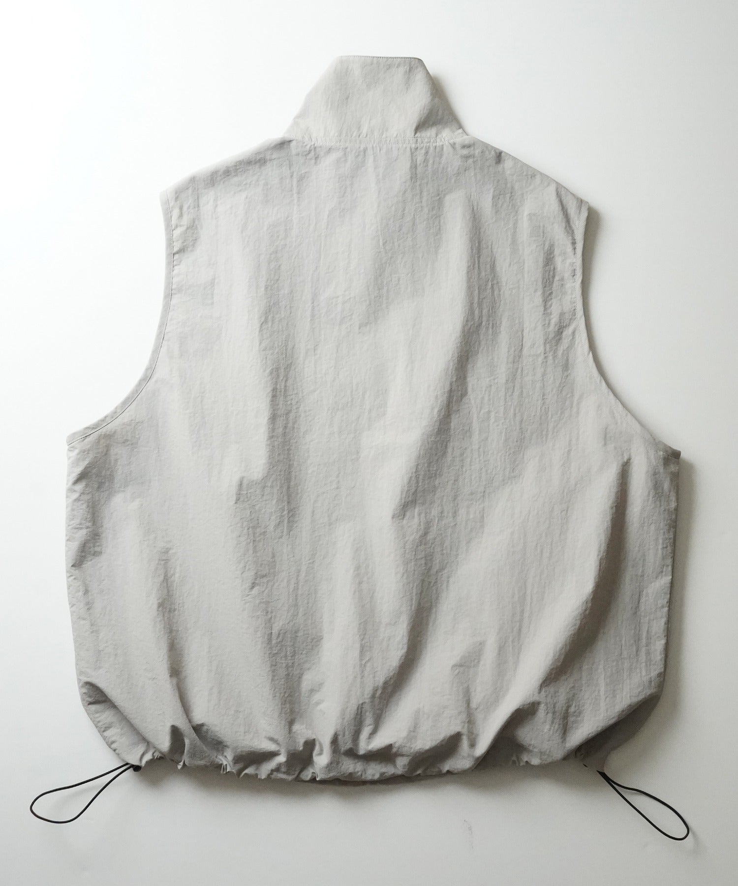 【Labordi】ビッグシルエット ワンポイント刺繍 ドロスト付キ フルジップナイロンベスト