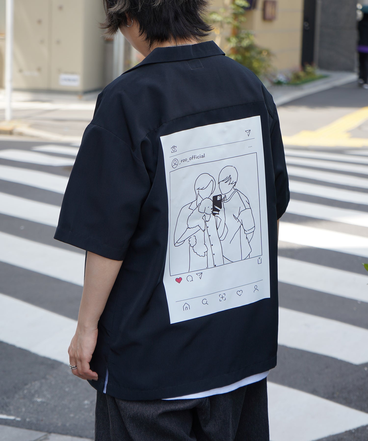【Roo / ルー】カップルフォト バックプリントオープンカラーシャツ