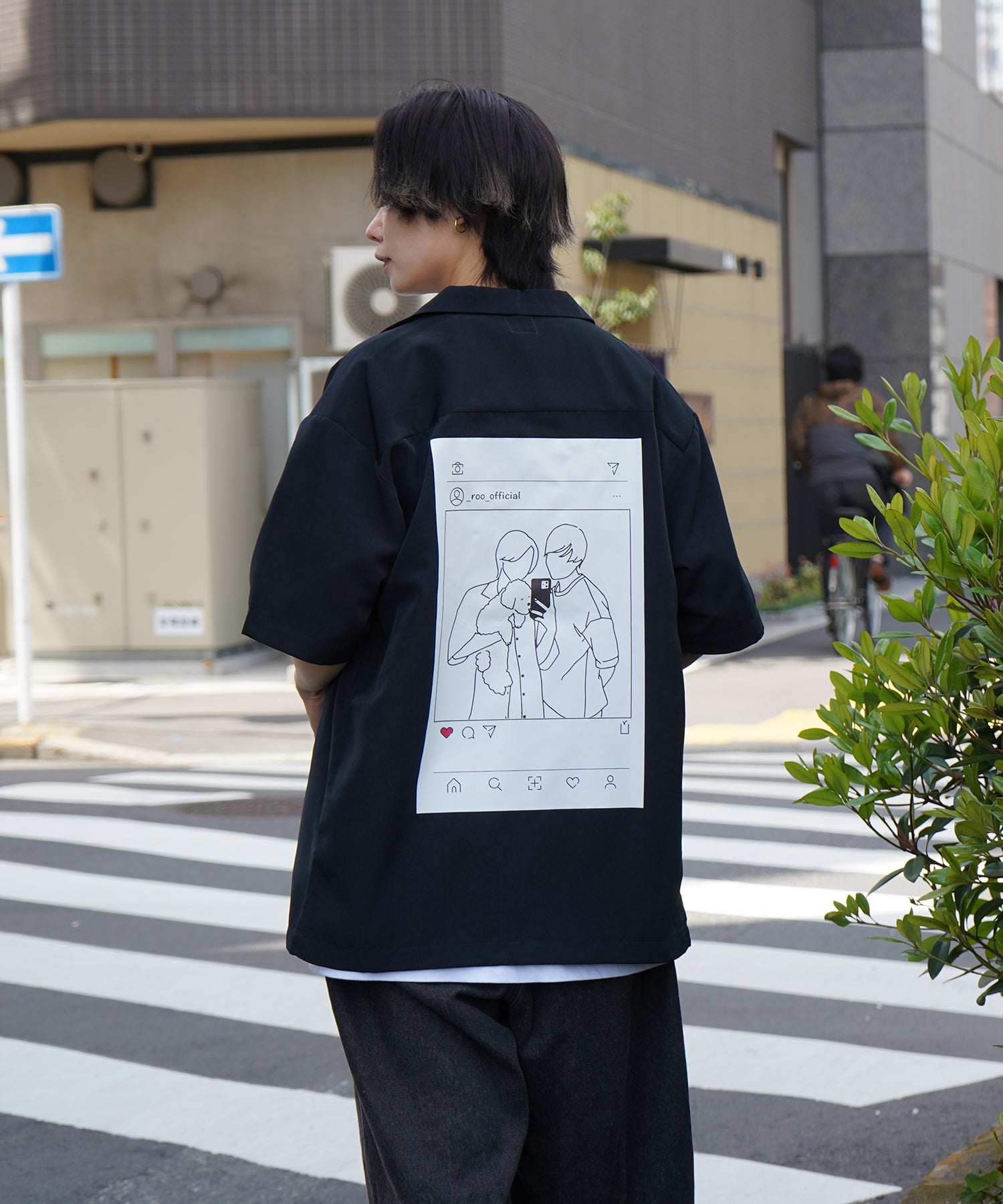 【Roo / ルー】カップルフォト バックプリントオープンカラーシャツ