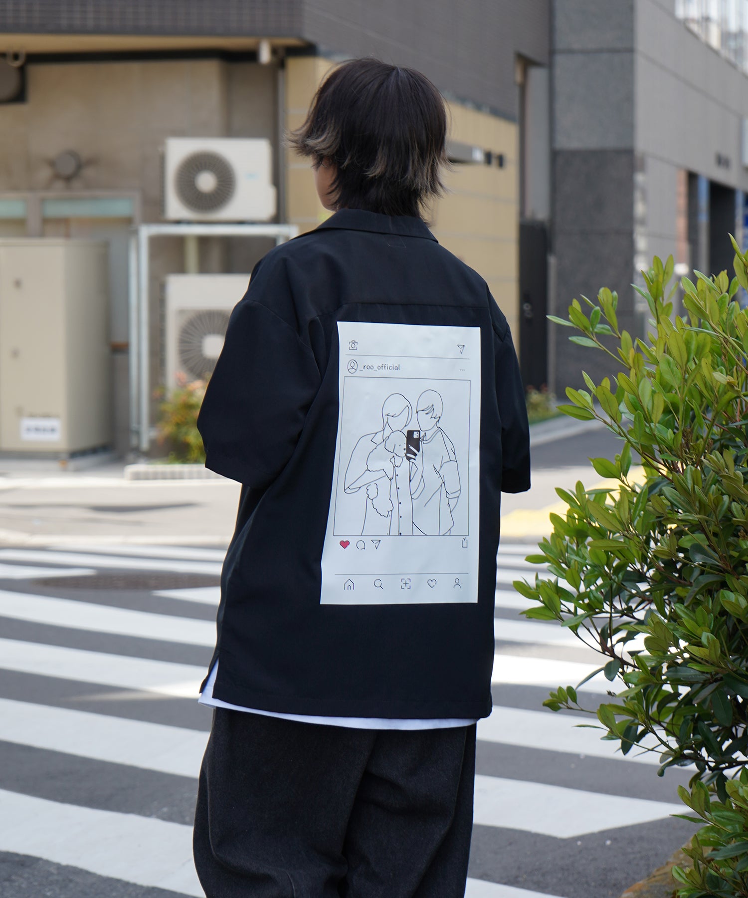 【Roo / ルー】カップルフォト バックプリントオープンカラーシャツ