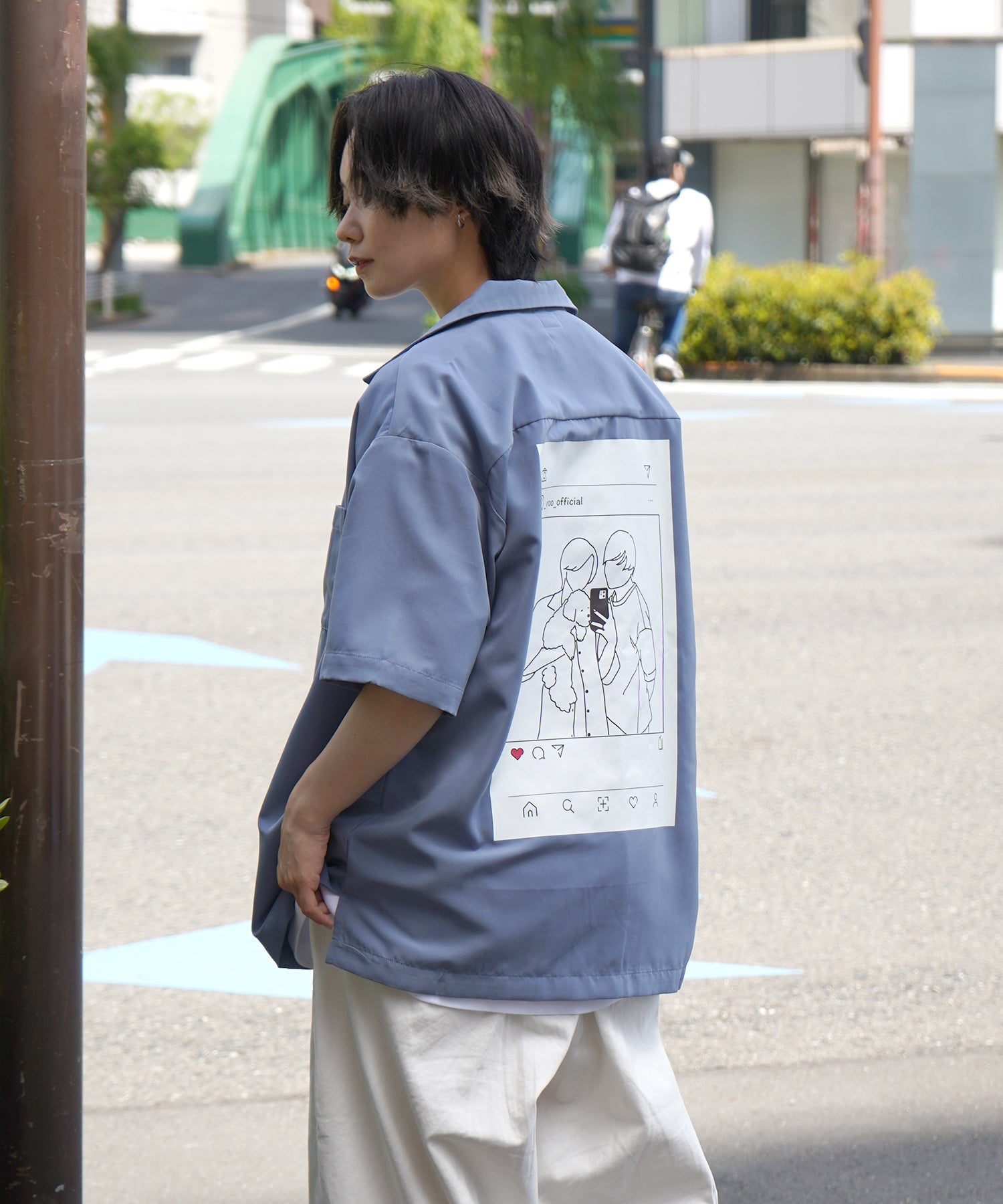 【Roo / ルー】カップルフォト バックプリントオープンカラーシャツ