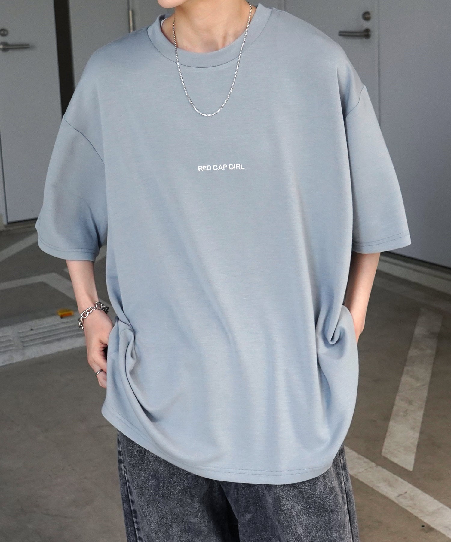 【RED CAP GIRL】バック転写 ワンポイント刺繍 ドレープとろみ ポンチ ビッグシルエットプリントTシャツ 25SS