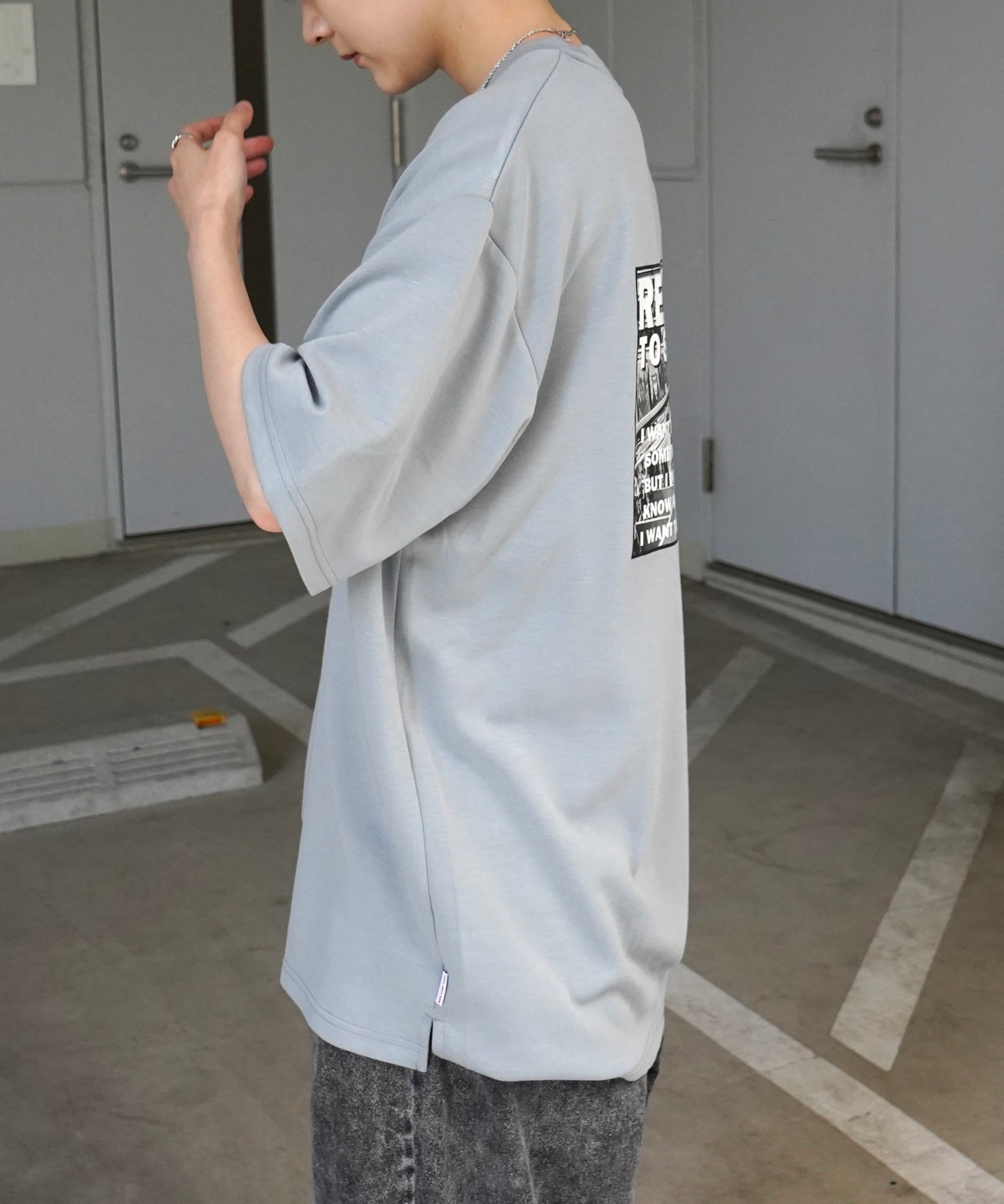 【RED CAP GIRL】バック転写 ワンポイント刺繍 ドレープとろみ ポンチ ビッグシルエットプリントTシャツ 25SS