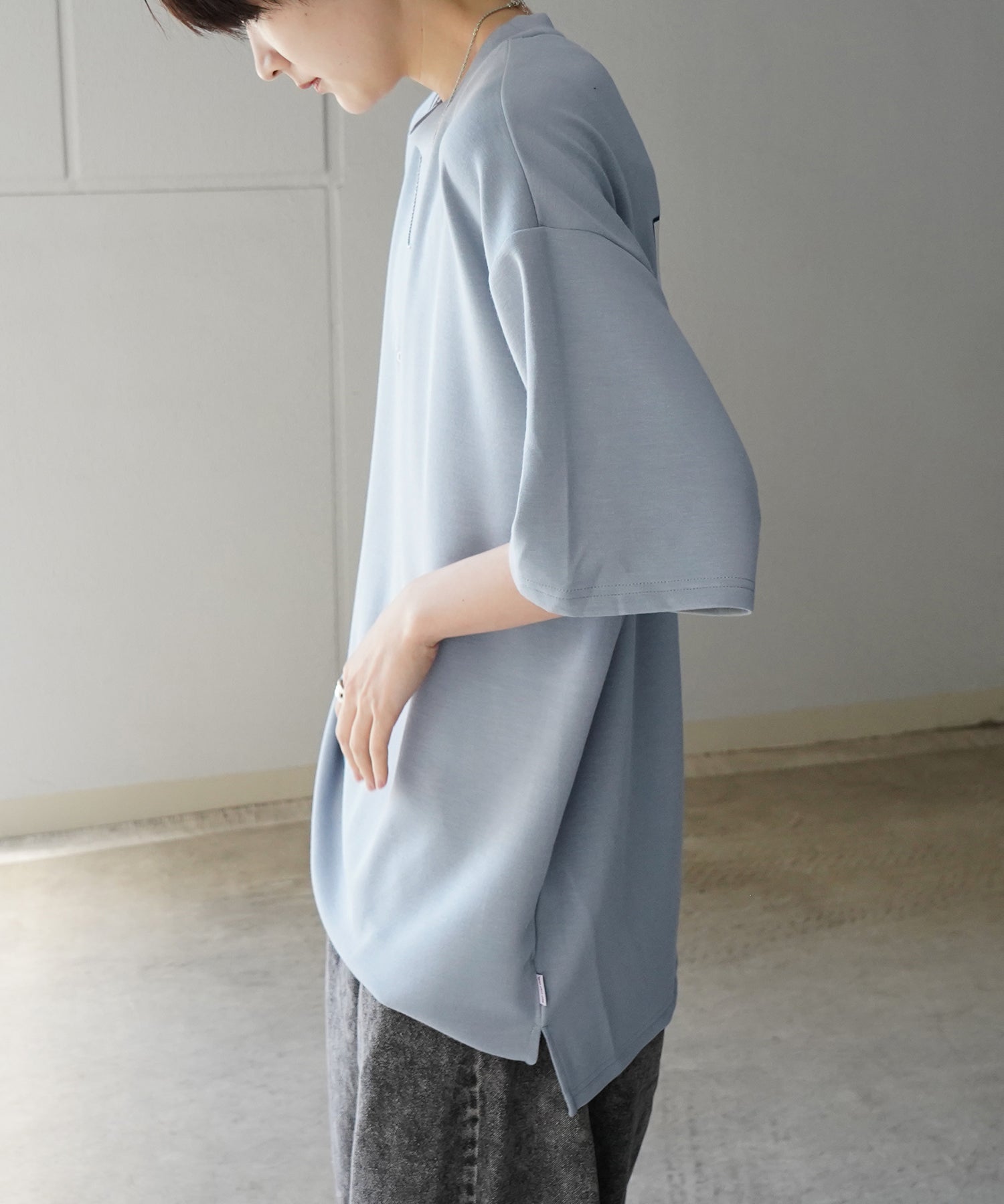 【RED CAP GIRL】 バックイラスト ワンポイント刺繍 ドレープとろみ ポンチ ビッグシルエットプリントTシャツ 25SS