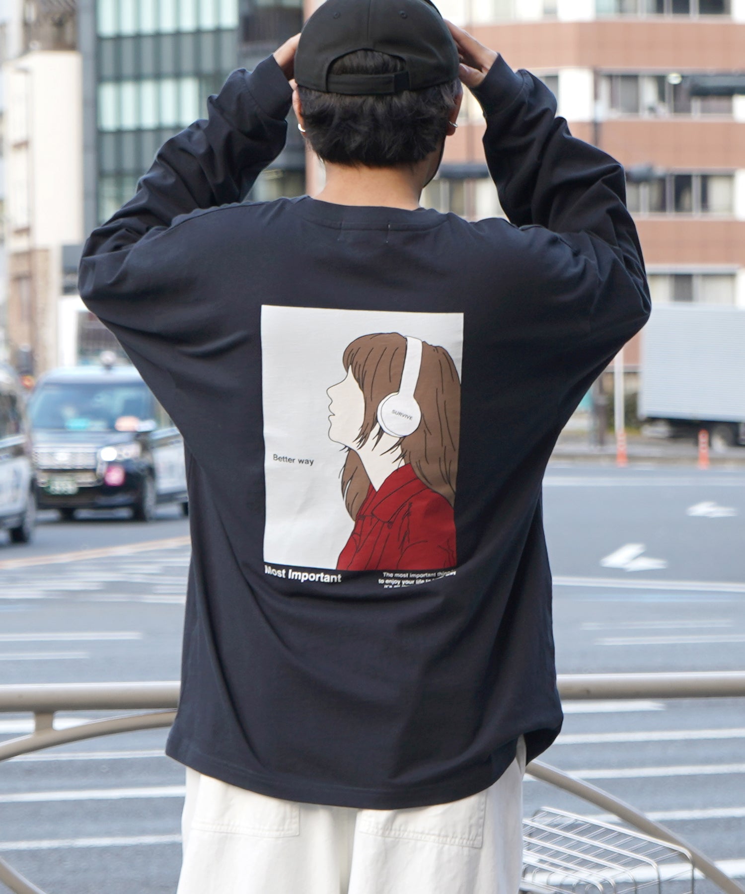 ヘッドフォンガール イラストバックプリント / ワンポイント刺繍 ビッグシルエットロンT