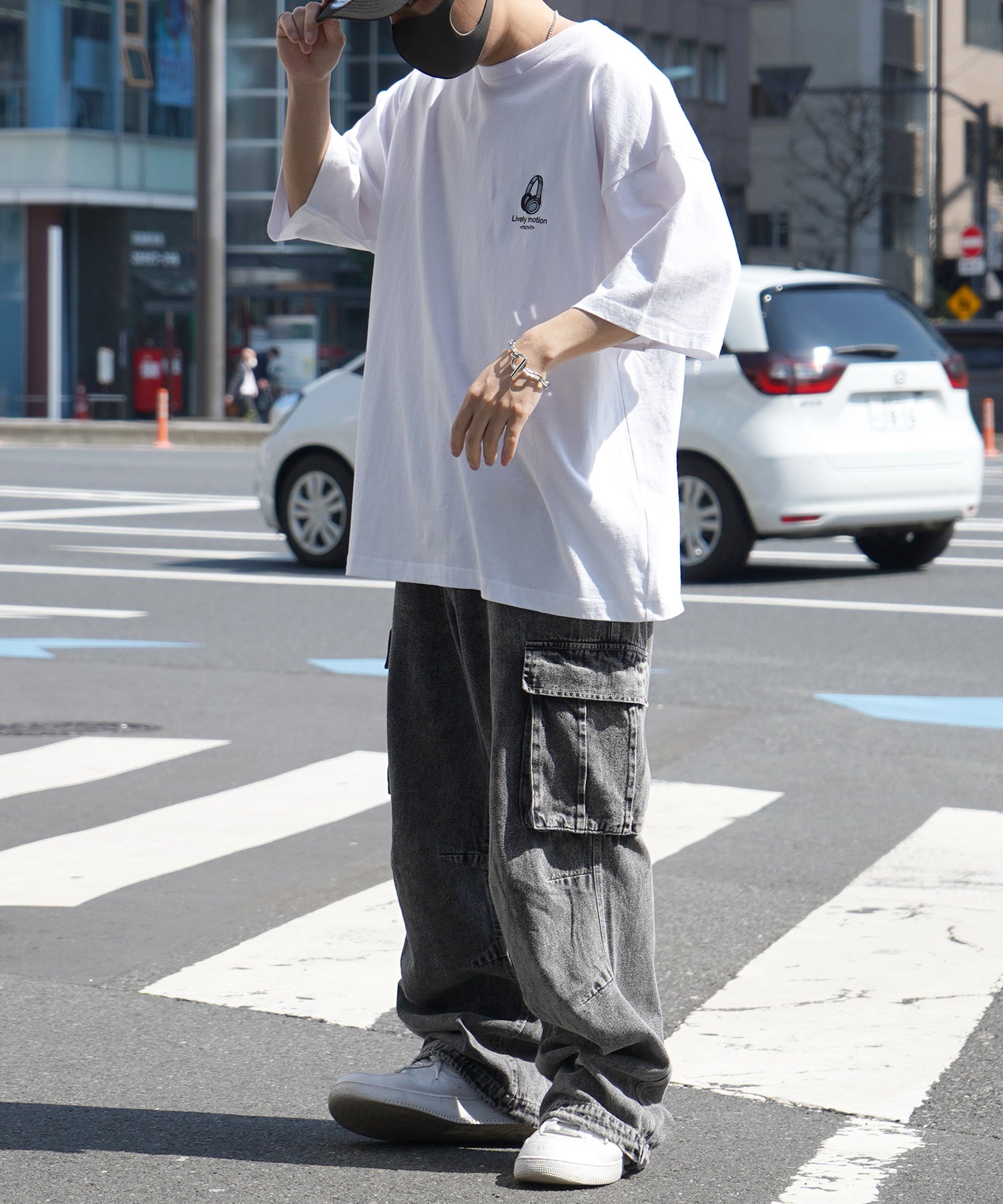 バケットガール イラストバックプリント / ワンポイント刺繍 ビッグシルエット半袖Tシャツ