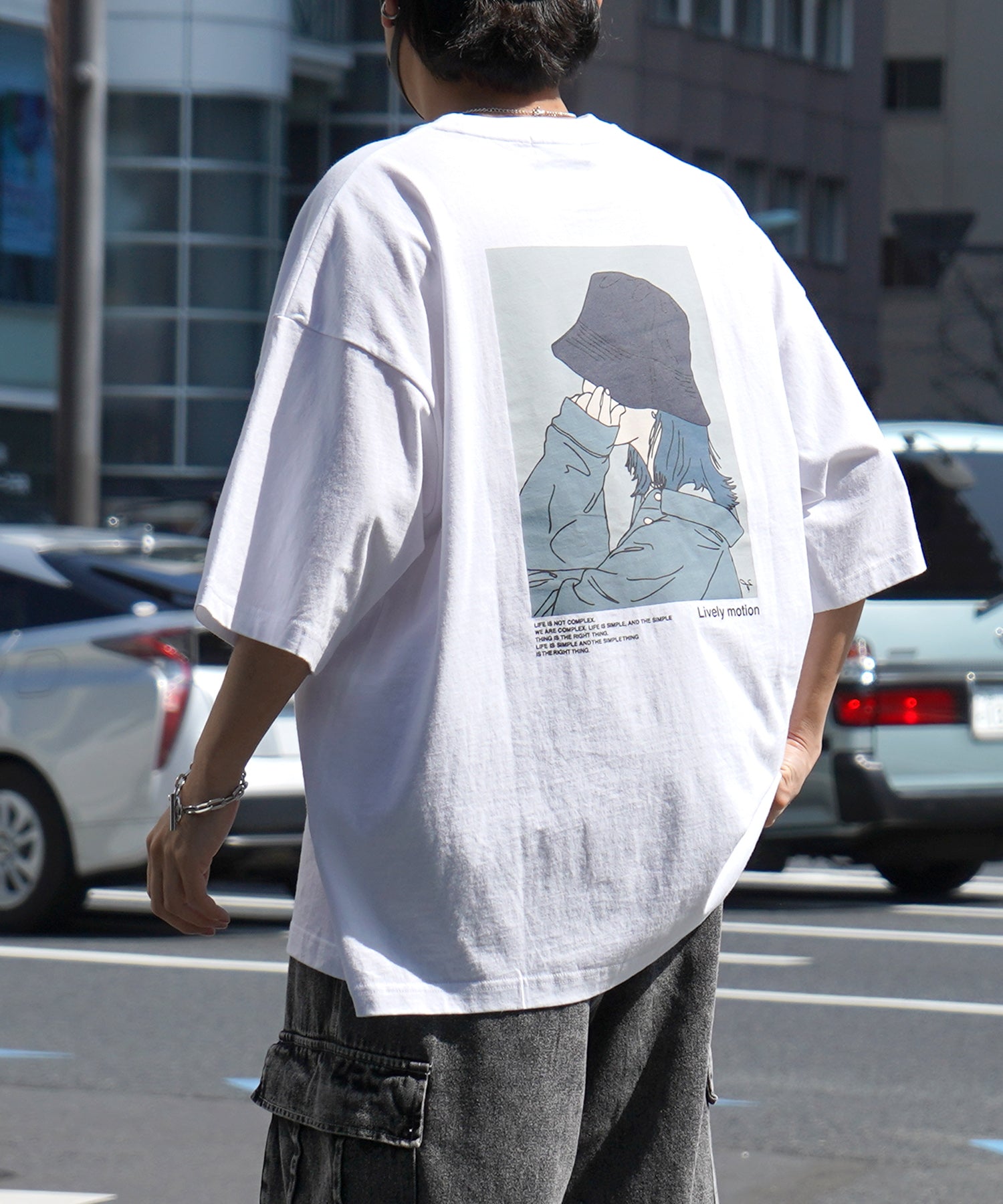 バケットガール イラストバックプリント / ワンポイント刺繍 ビッグシルエット半袖Tシャツ