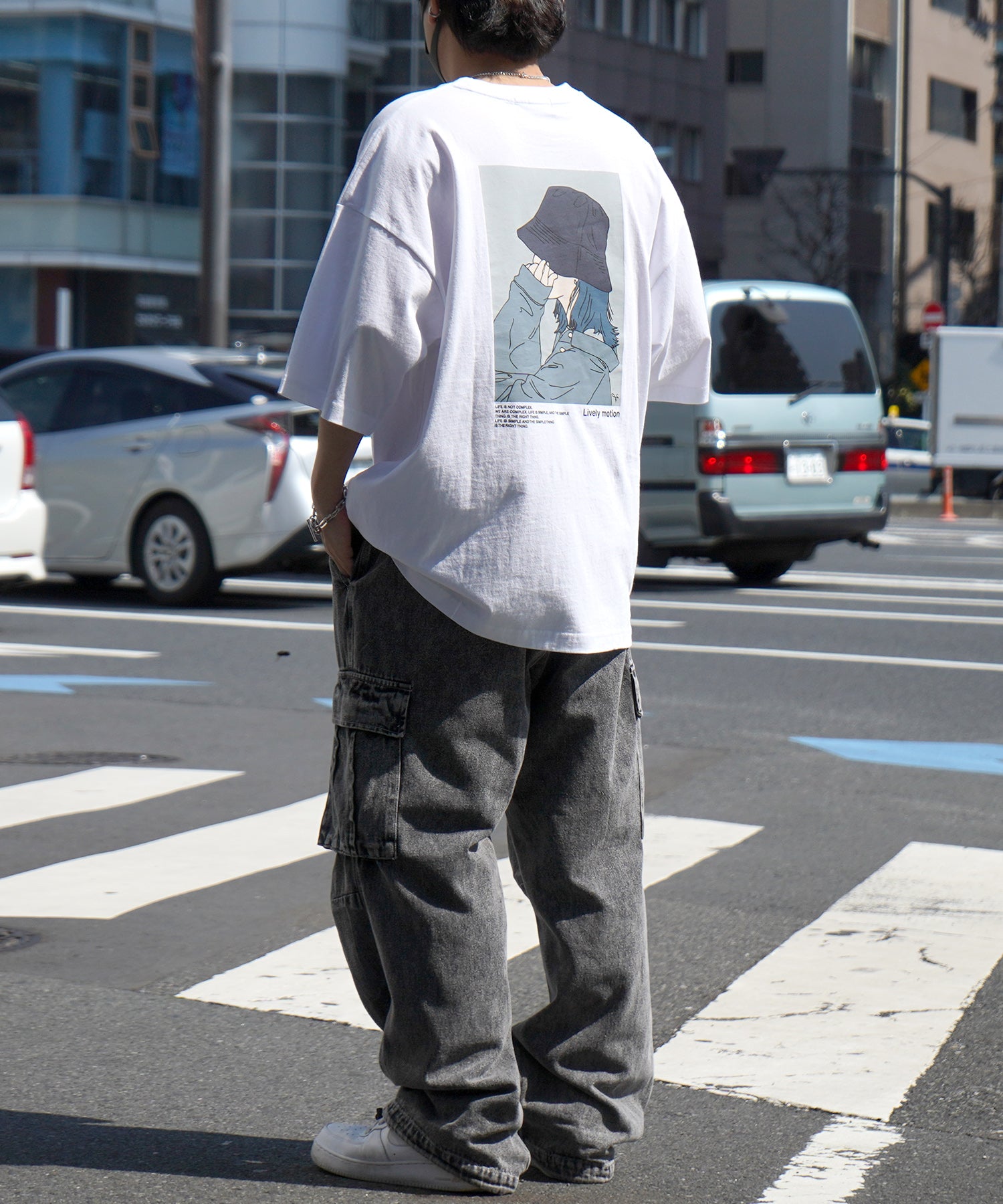 バケットガール イラストバックプリント / ワンポイント刺繍 ビッグシルエット半袖Tシャツ