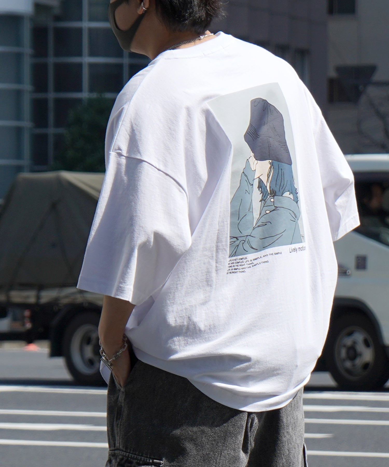 バケットガール イラストバックプリント / ワンポイント刺繍 ビッグシルエット半袖Tシャツ