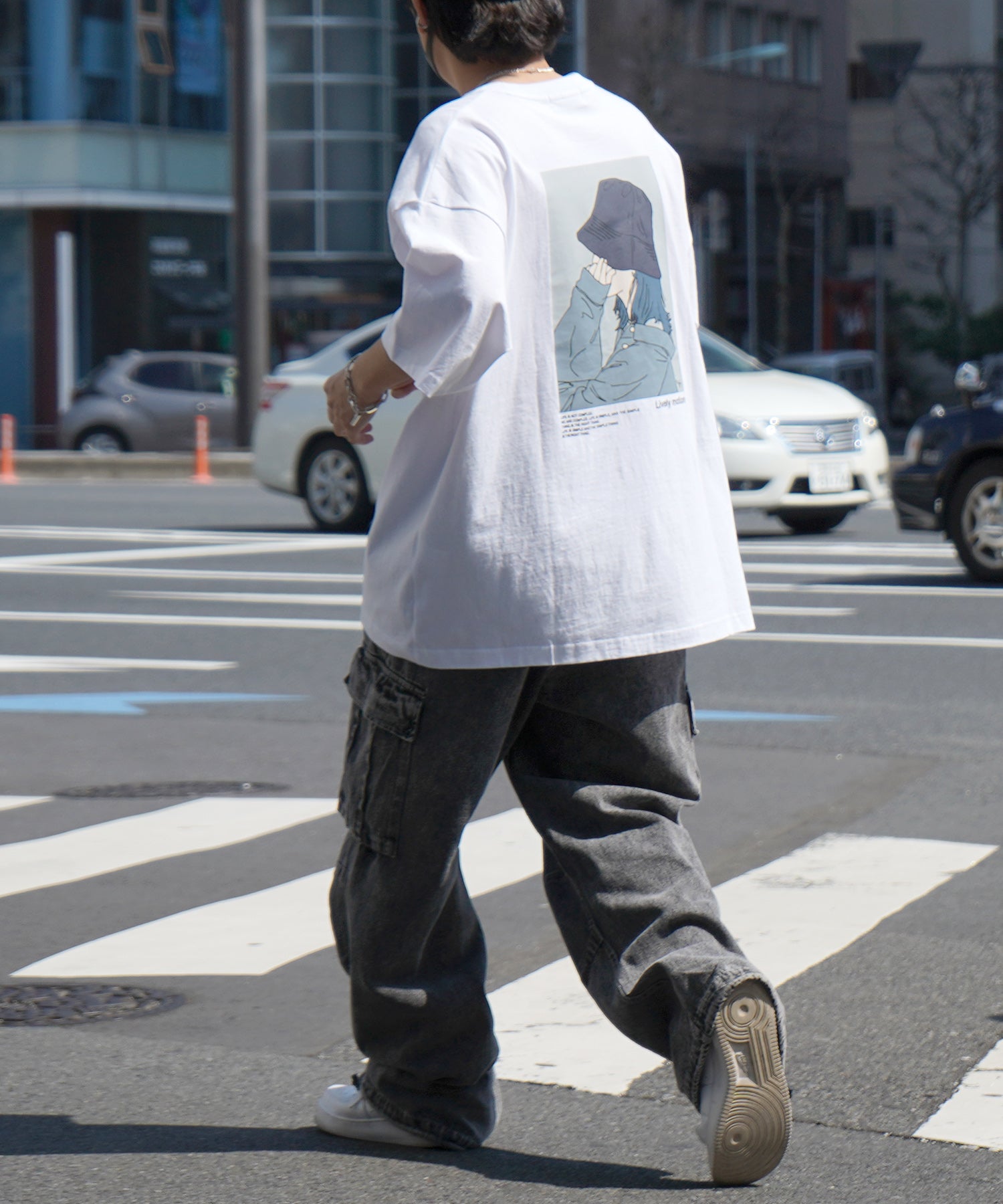 バケットガール イラストバックプリント / ワンポイント刺繍 ビッグシルエット半袖Tシャツ