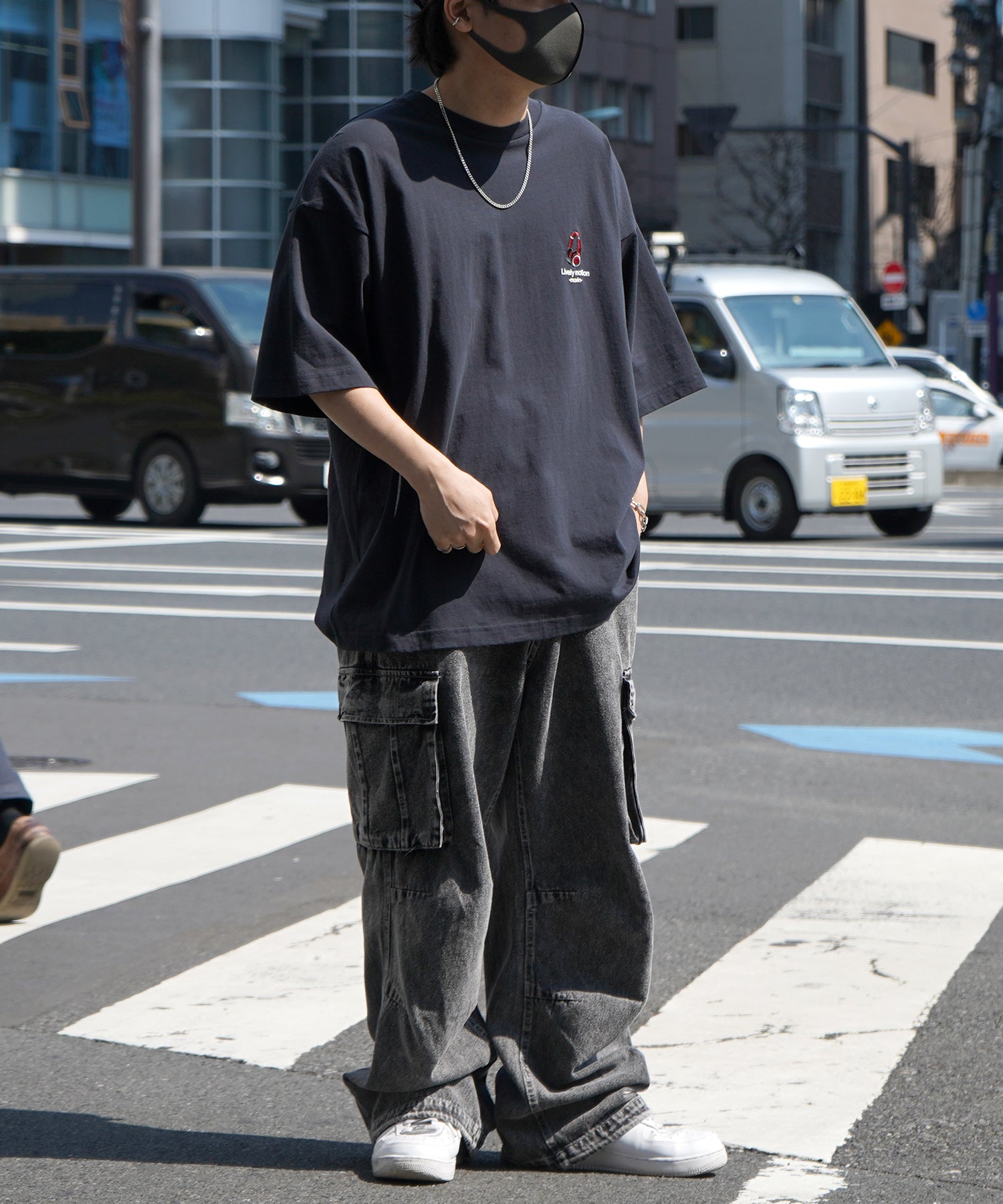 バケットガール イラストバックプリント / ワンポイント刺繍 ビッグシルエット半袖Tシャツ