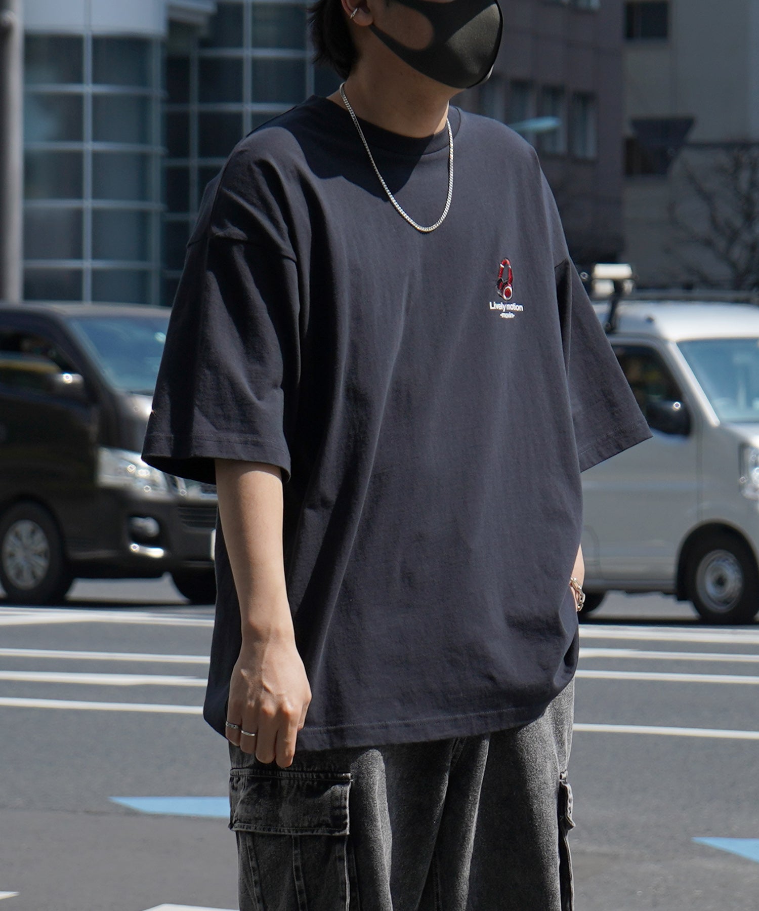 バケットガール イラストバックプリント / ワンポイント刺繍 ビッグシルエット半袖Tシャツ