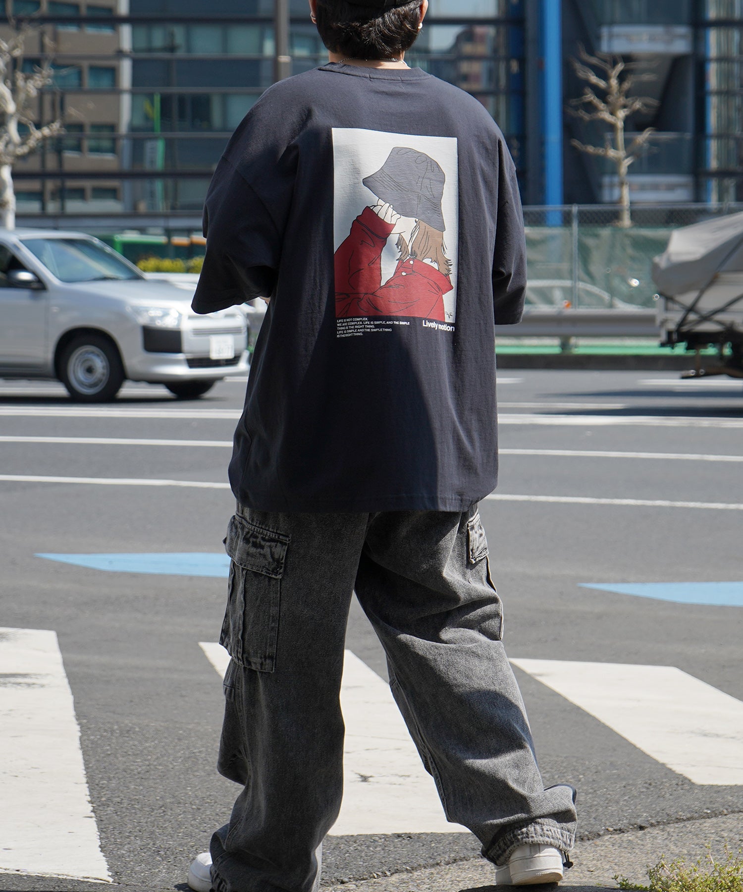 バケットガール イラストバックプリント / ワンポイント刺繍 ビッグシルエット半袖Tシャツ