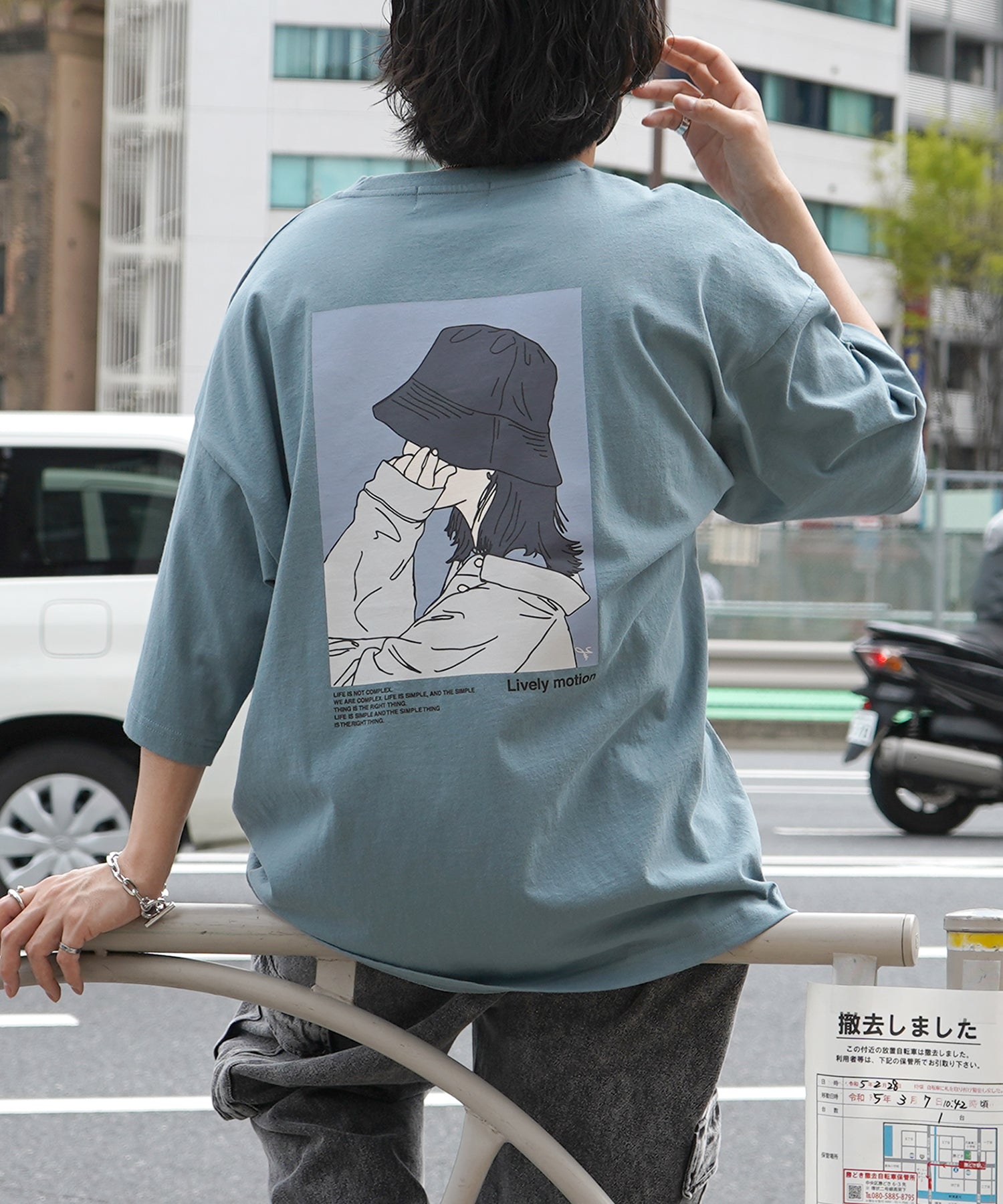 バケットガール イラストバックプリント / ワンポイント刺繍 ビッグシルエット半袖Tシャツ