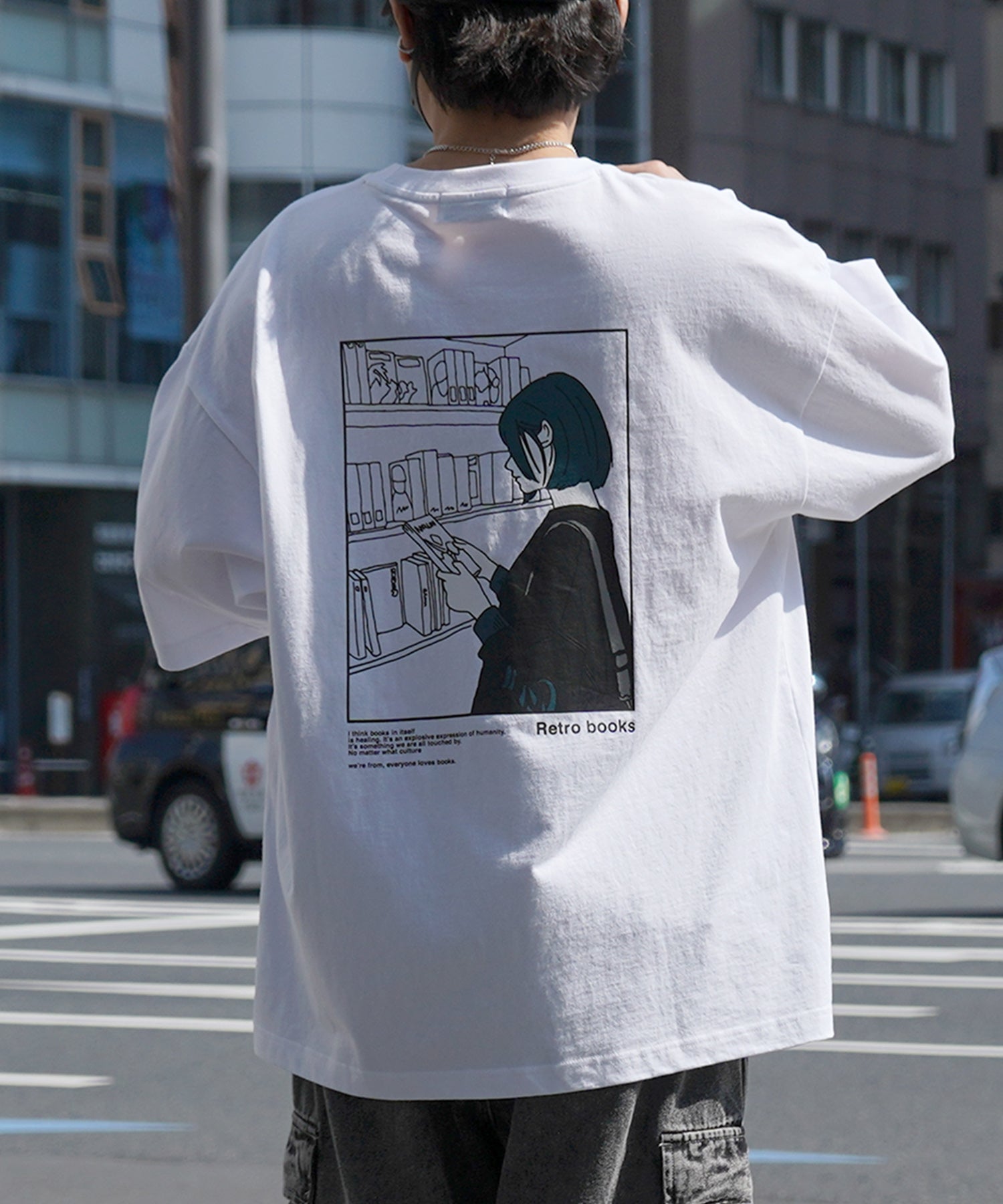 ブックガール イラストバックプリント / ワンポイント刺繍 ビッグシルエット半袖Tシャツ