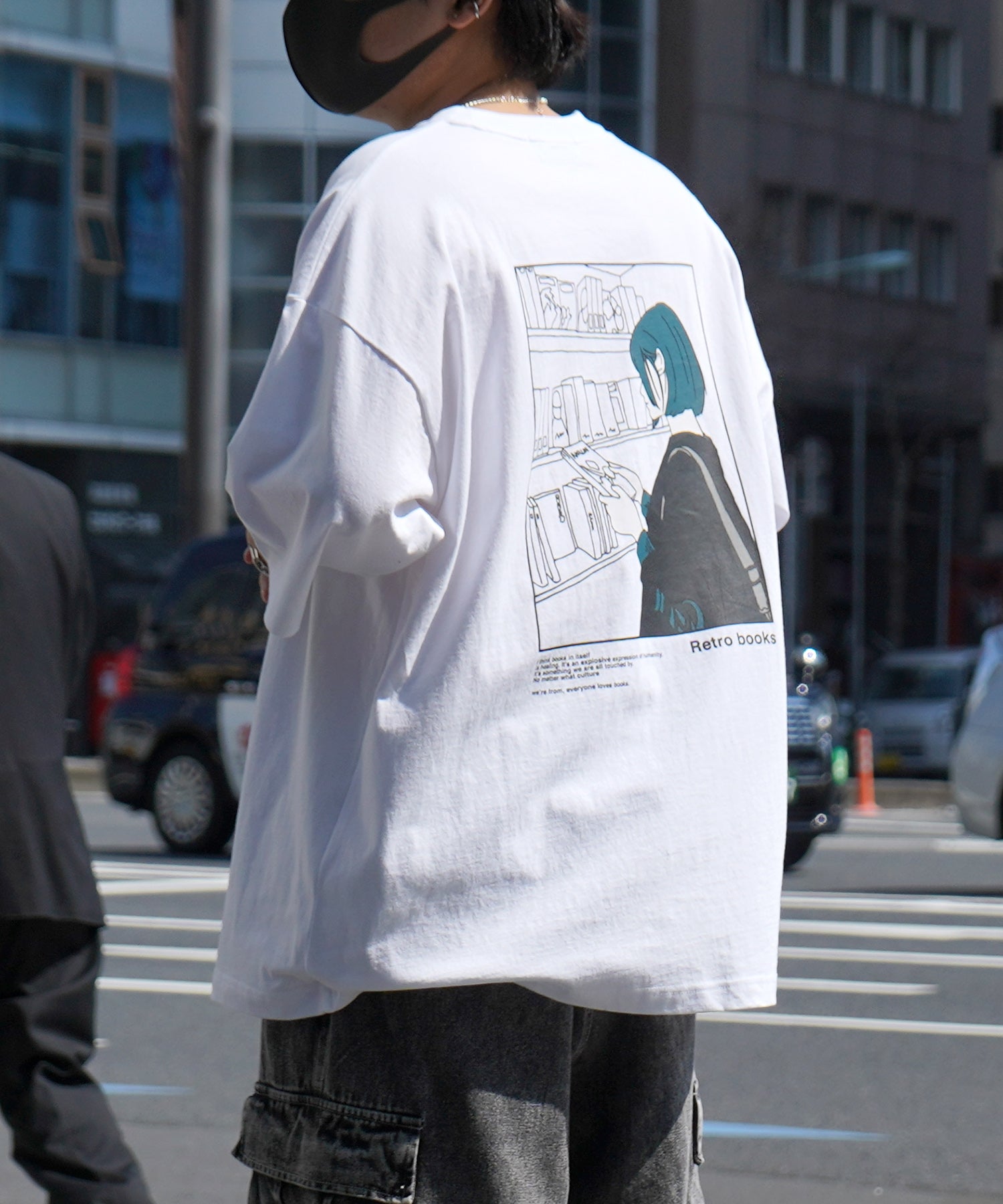 ブックガール イラストバックプリント / ワンポイント刺繍 ビッグシルエット半袖Tシャツ