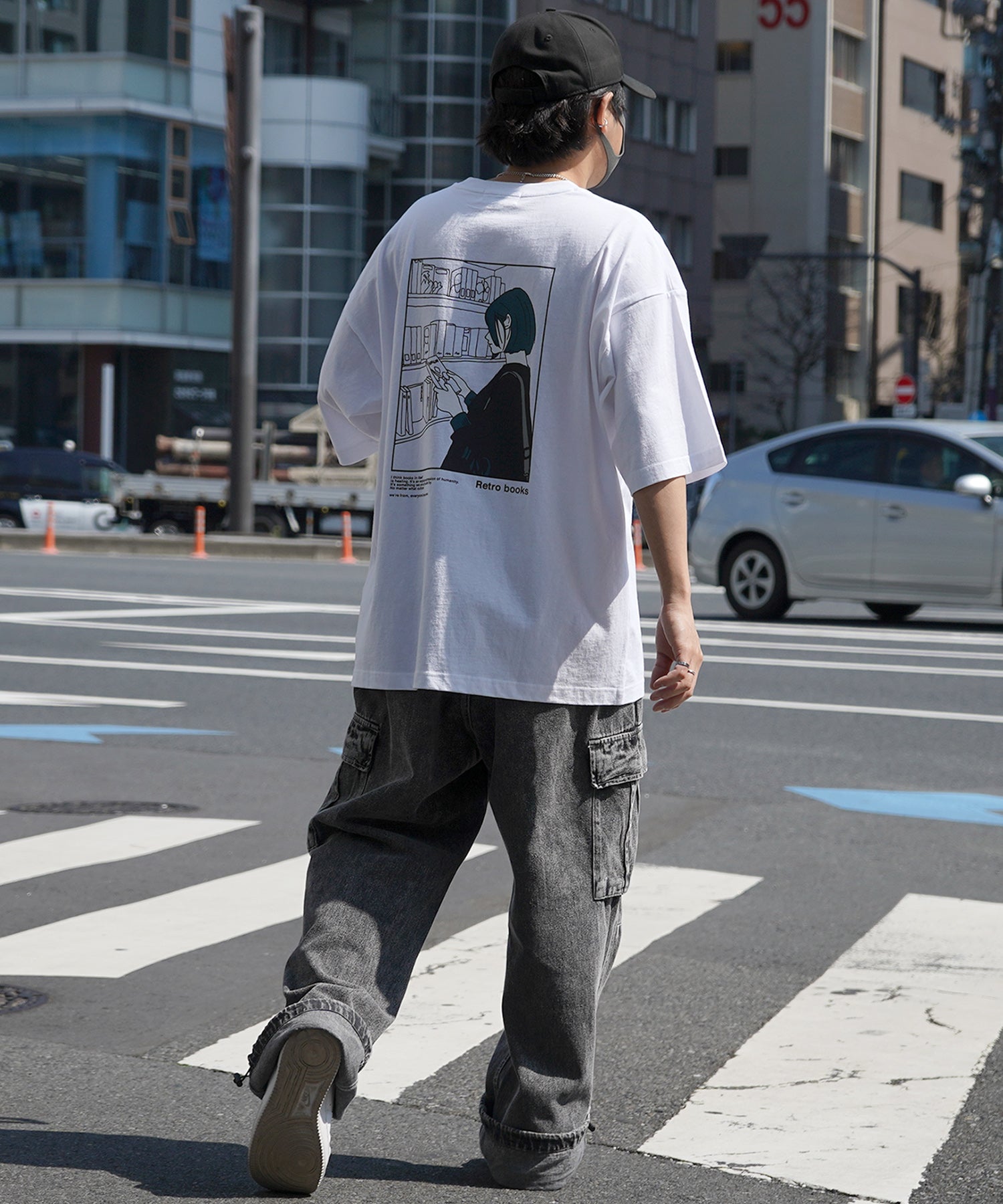 ブックガール イラストバックプリント / ワンポイント刺繍 ビッグシルエット半袖Tシャツ
