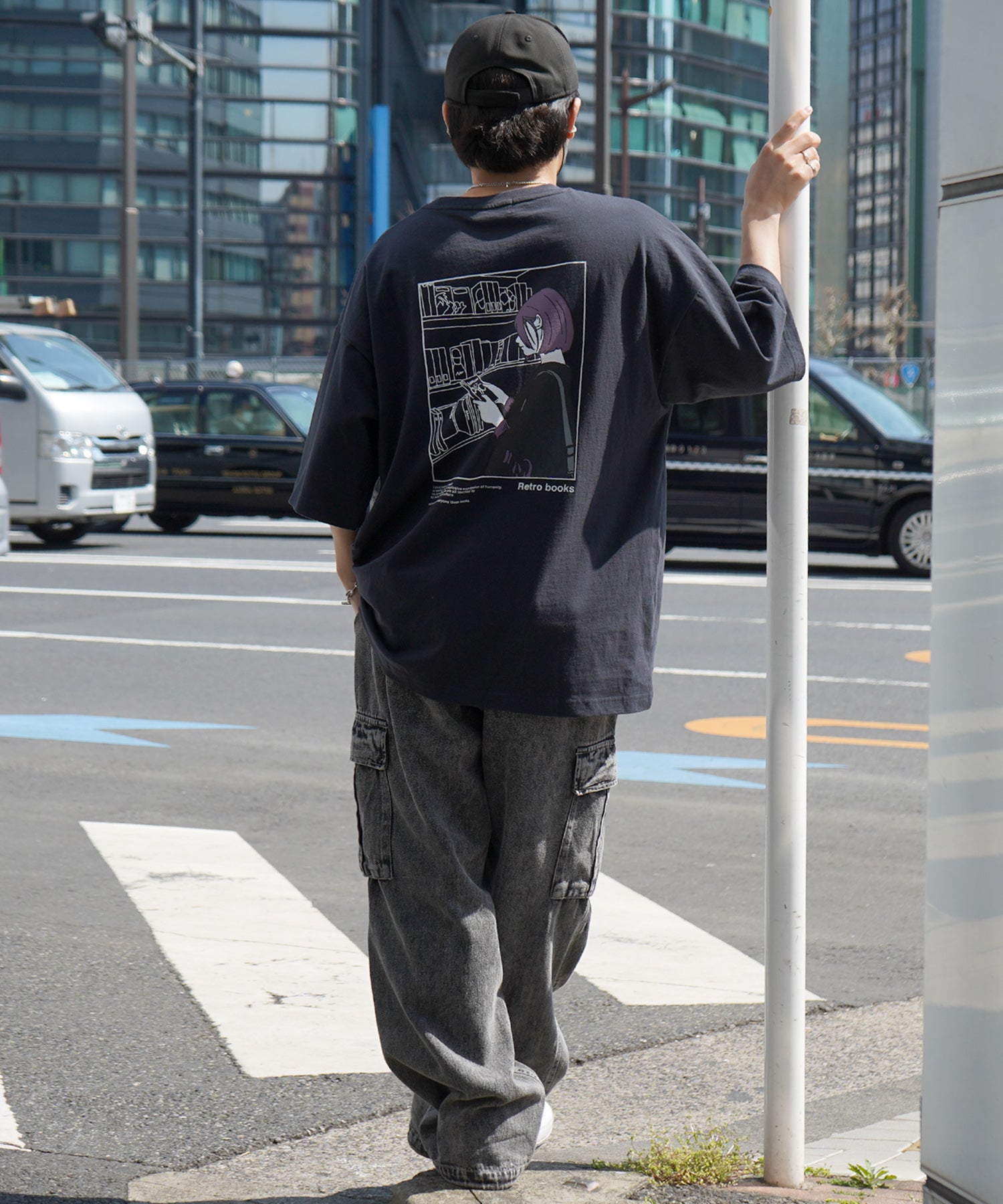ブックガール イラストバックプリント / ワンポイント刺繍 ビッグシルエット半袖Tシャツ