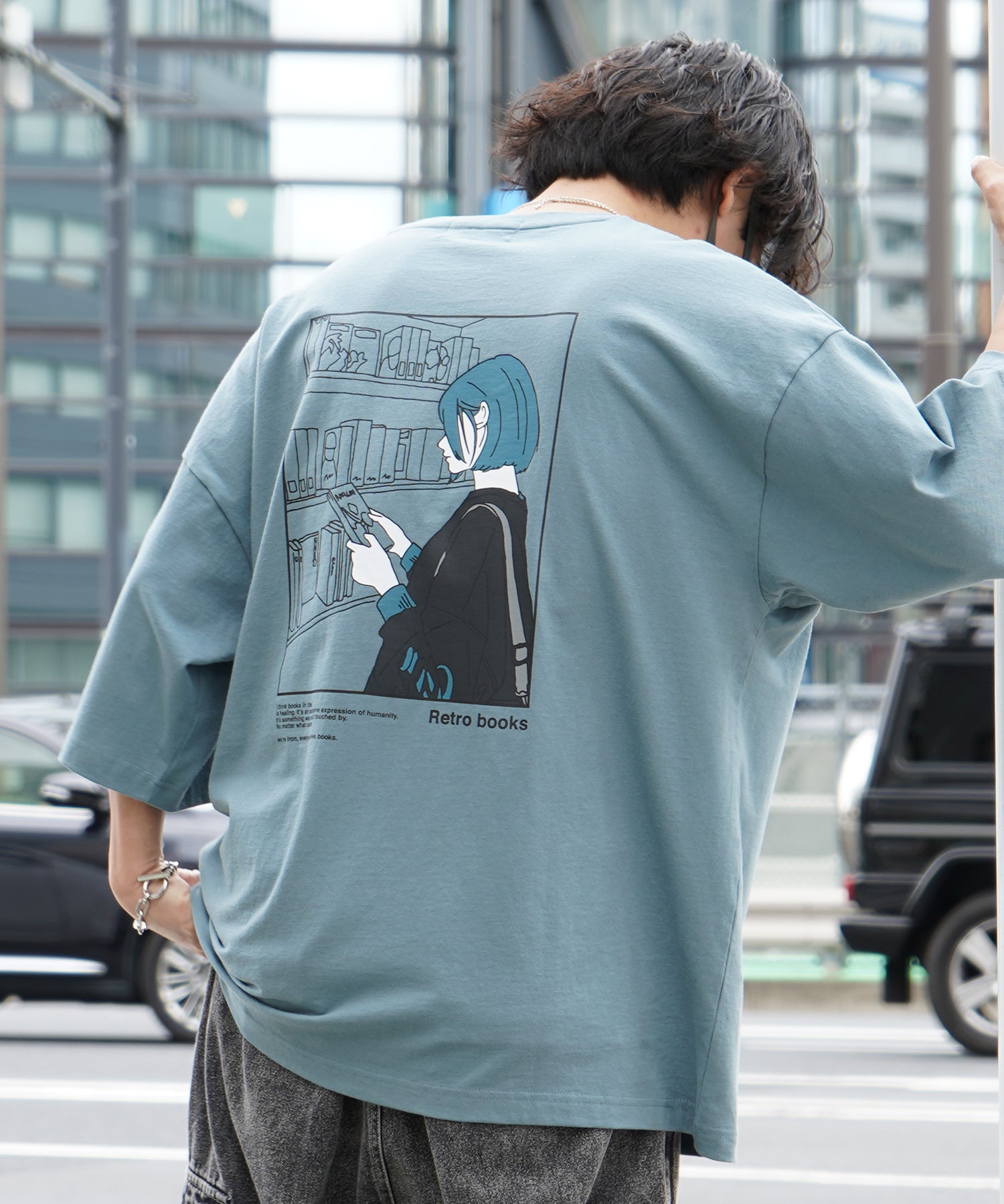 ブックガール イラストバックプリント / ワンポイント刺繍 ビッグシルエット半袖Tシャツ