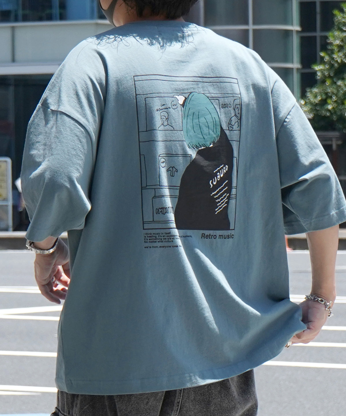 レコードガール イラストバックプリント / ワンポイント刺繍 ビッグシルエット半袖Tシャツ