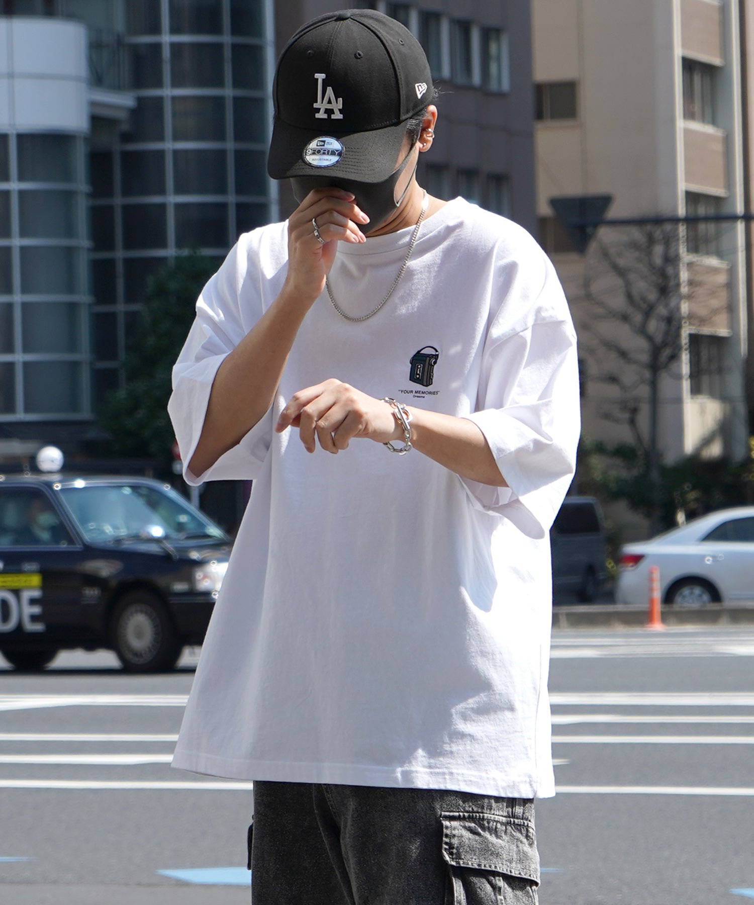 ヘッドホンガールB イラストバックプリント / ワンポイント刺繍 ビッグシルエット半袖Tシャツ