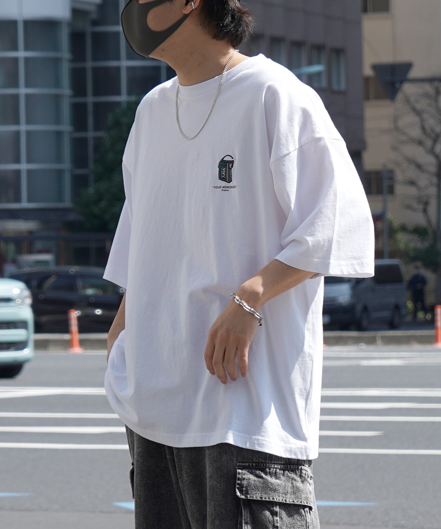 ヘッドホンガールB イラストバックプリント / ワンポイント刺繍 ビッグシルエット半袖Tシャツ