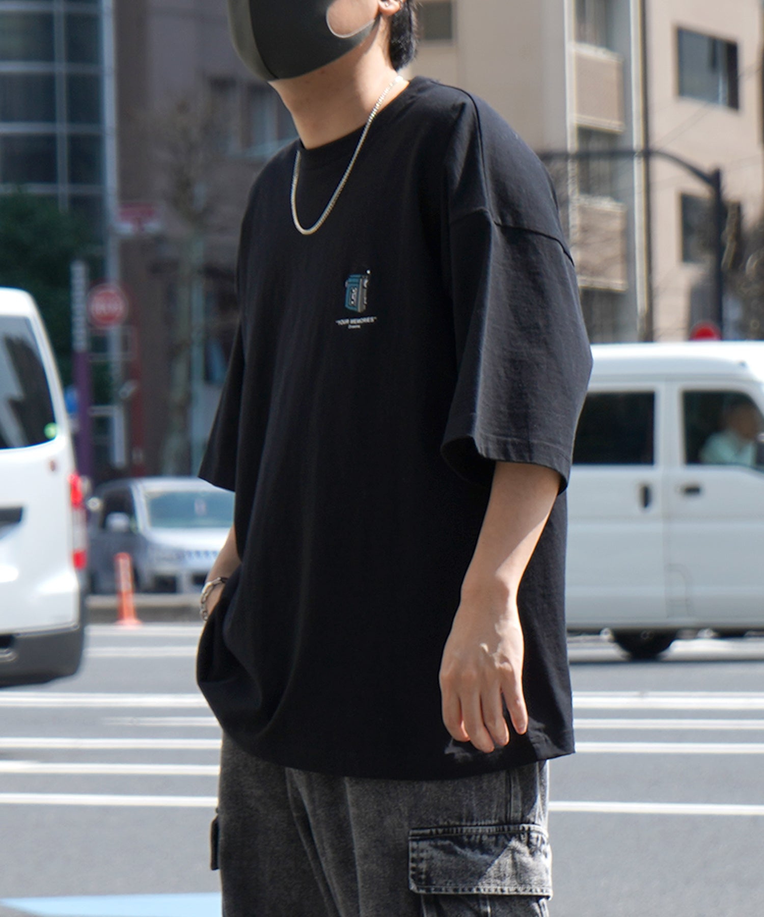 ヘッドホンガールB イラストバックプリント / ワンポイント刺繍 ビッグシルエット半袖Tシャツ