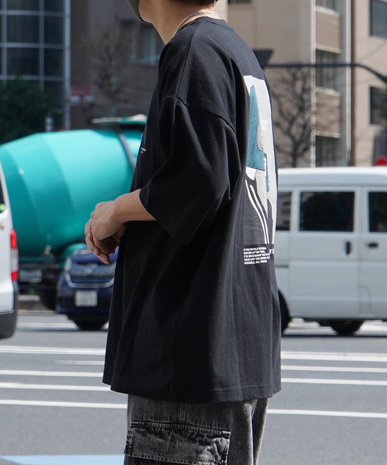 ヘッドホンガールB イラストバックプリント / ワンポイント刺繍 ビッグシルエット半袖Tシャツ