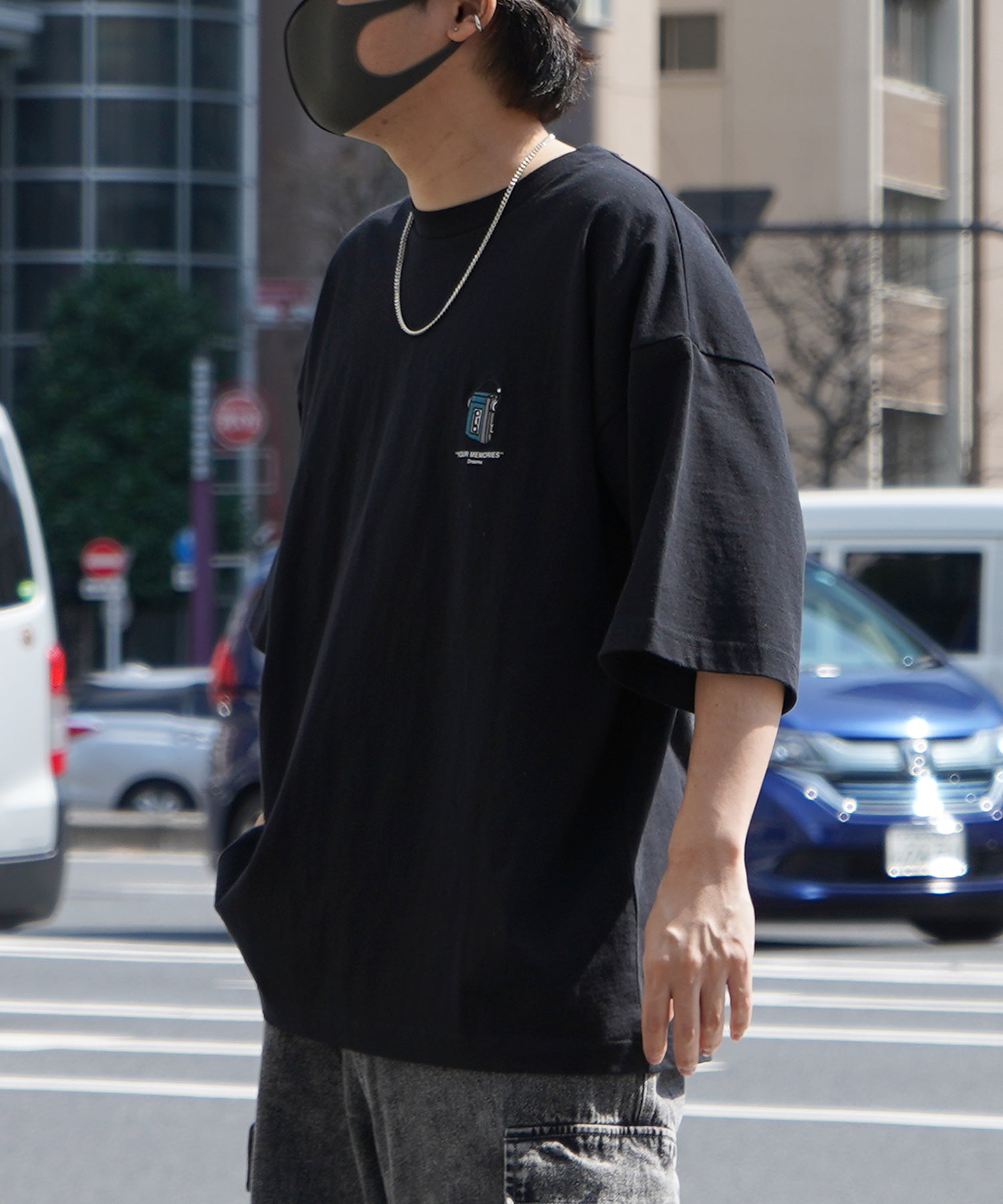 ヘッドホンガールB イラストバックプリント / ワンポイント刺繍 ビッグシルエット半袖Tシャツ