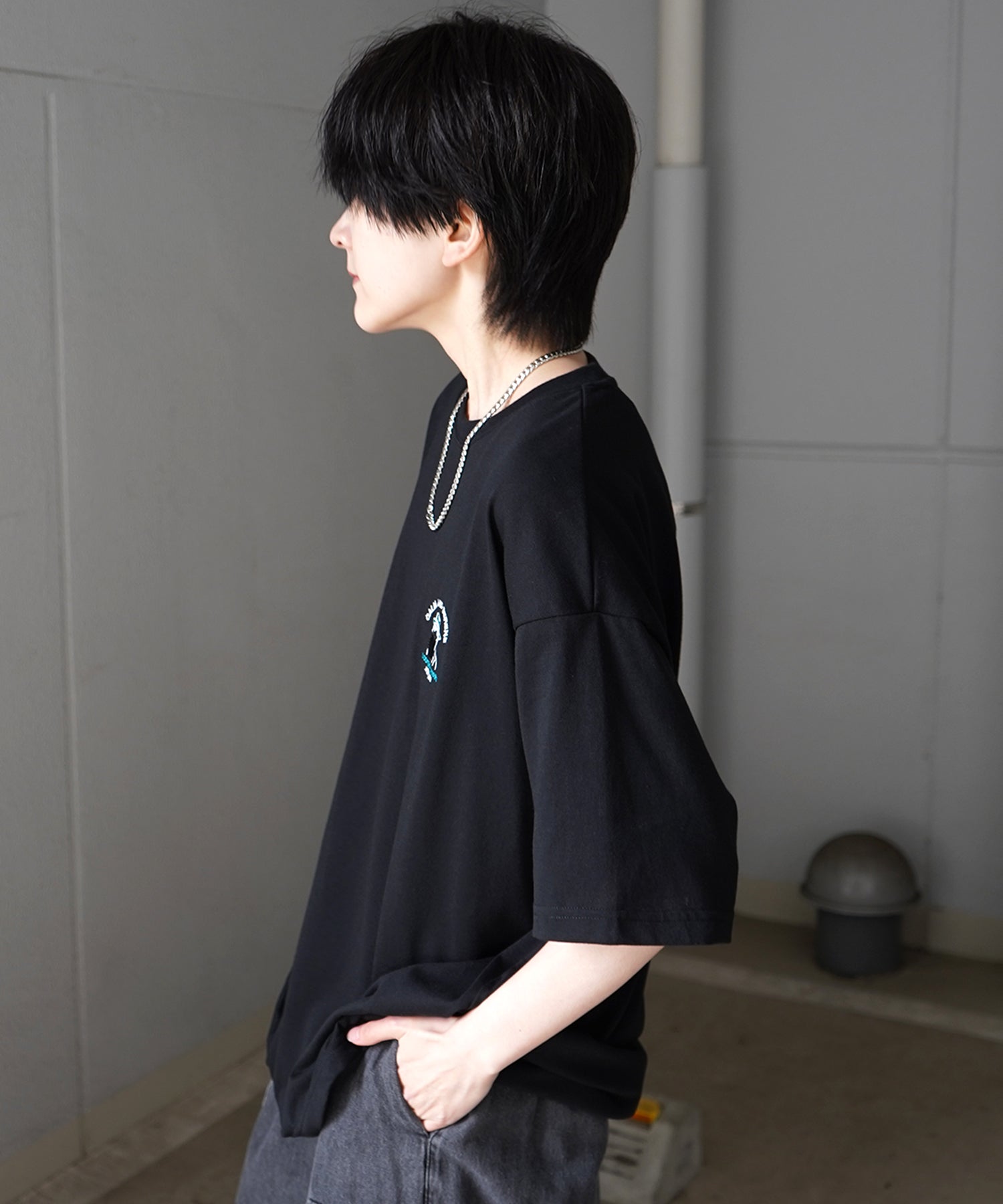 ヒゲオジサンA ワンポイント刺繍ロゴ ビッグシルエット半袖Tシャツ