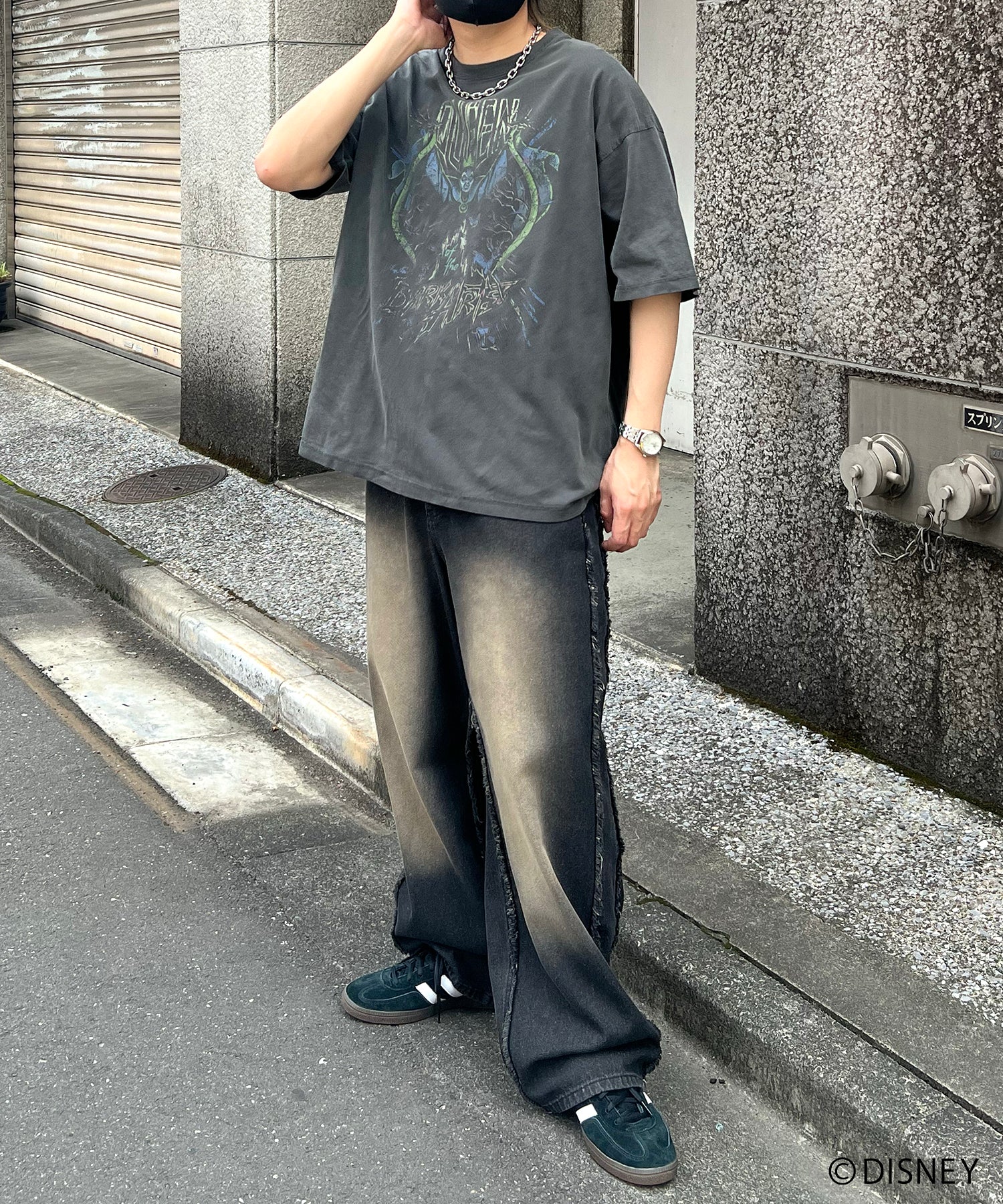 【Disney Villains / ディズニーヴィランズ】EVIL QUEEN / 女王 ヴィンテージライク ピグメント加工 ビッグシルエット 半袖プリントTシャツ