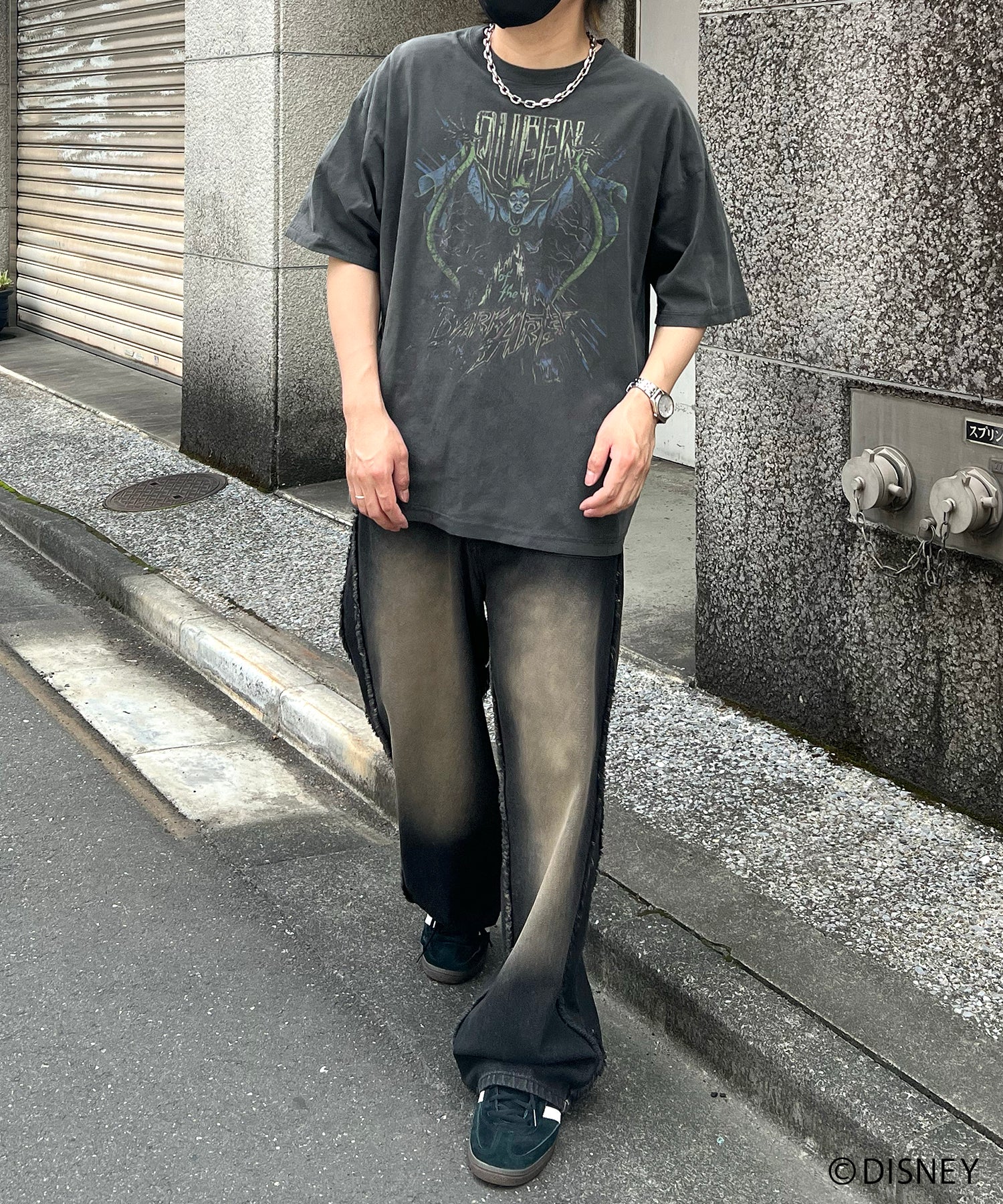 【Disney Villains / ディズニーヴィランズ】EVIL QUEEN / 女王 ヴィンテージライク ピグメント加工 ビッグシルエット 半袖プリントTシャツ