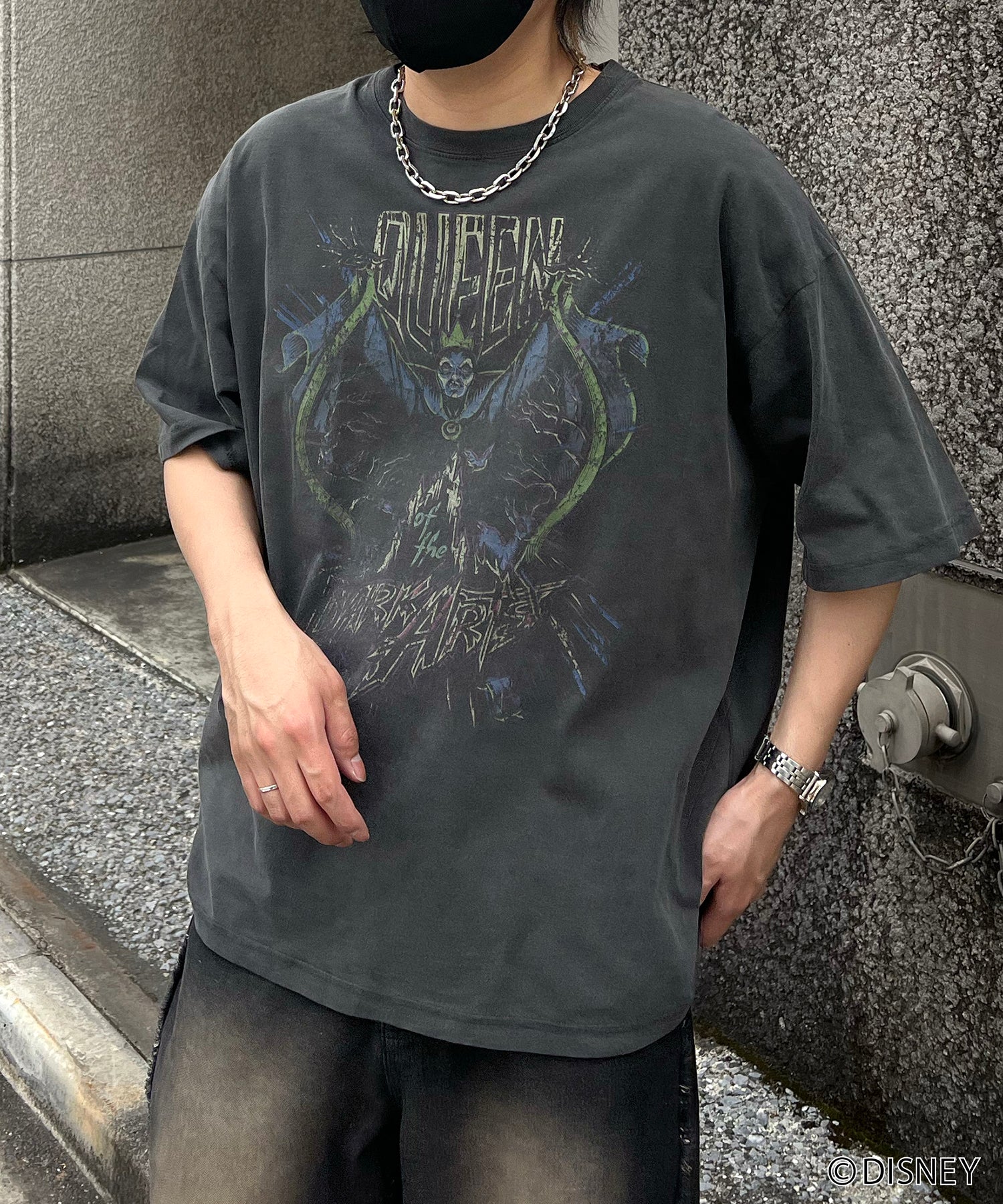 【Disney Villains / ディズニーヴィランズ】EVIL QUEEN / 女王 ヴィンテージライク ピグメント加工 ビッグシルエット 半袖プリントTシャツ