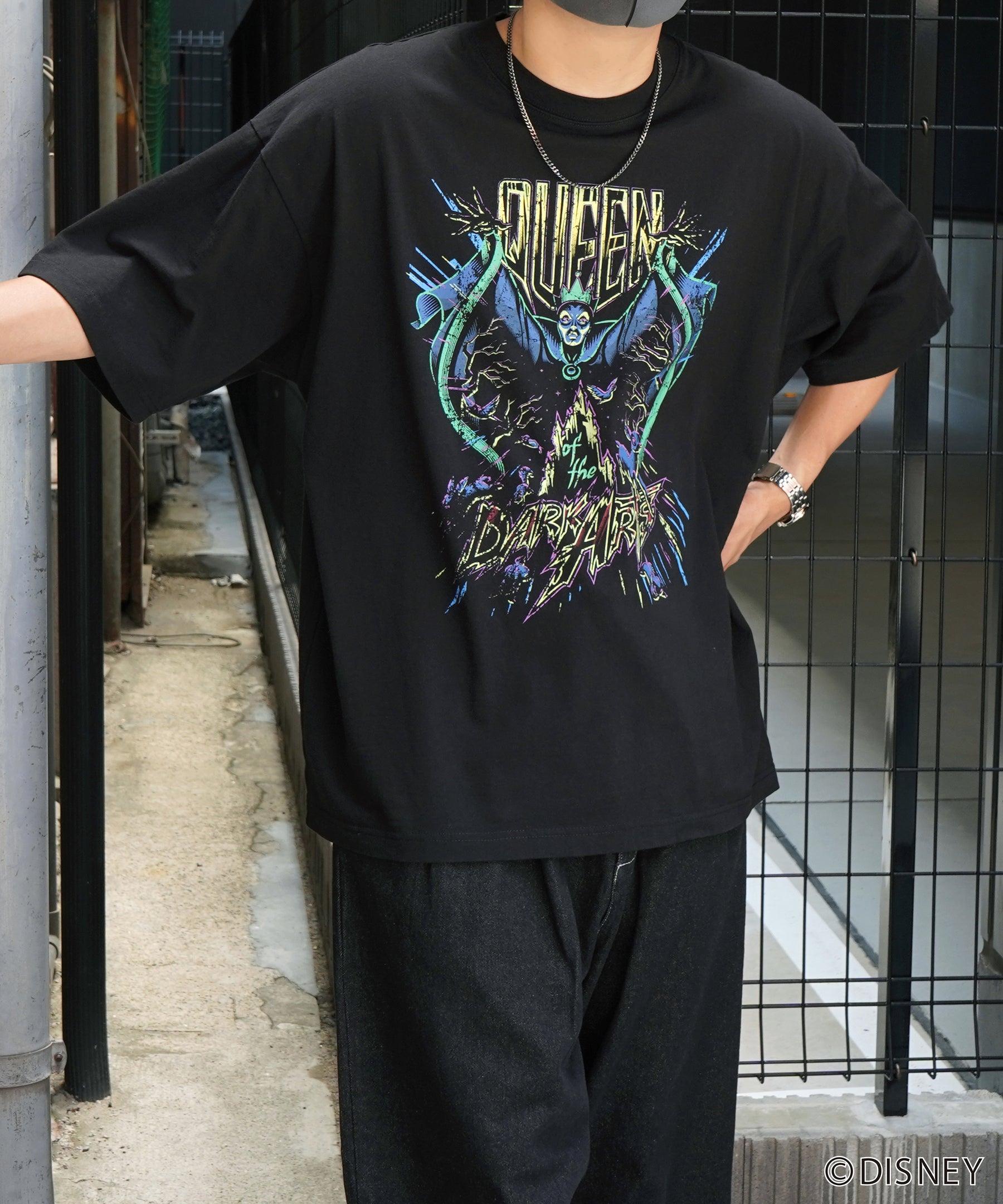 【Disney Villains / ディズニーヴィランズ】EVIL QUEEN / 女王 ヴィンテージライク ピグメント加工 ビッグシルエット 半袖プリントTシャツ