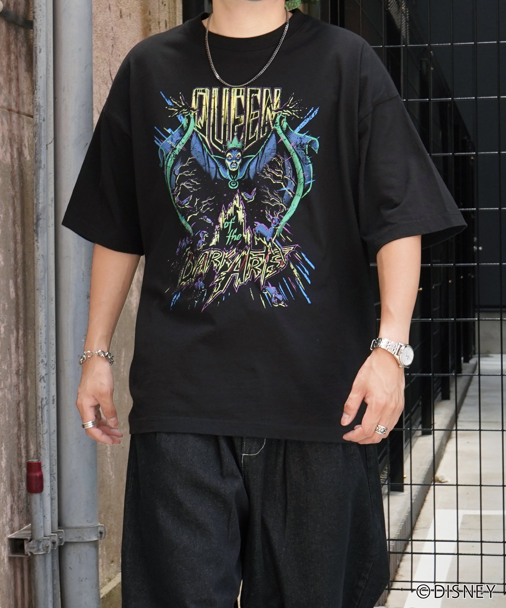 【Disney Villains / ディズニーヴィランズ】EVIL QUEEN / 女王 ヴィンテージライク ピグメント加工 ビッグシルエット 半袖プリントTシャツ